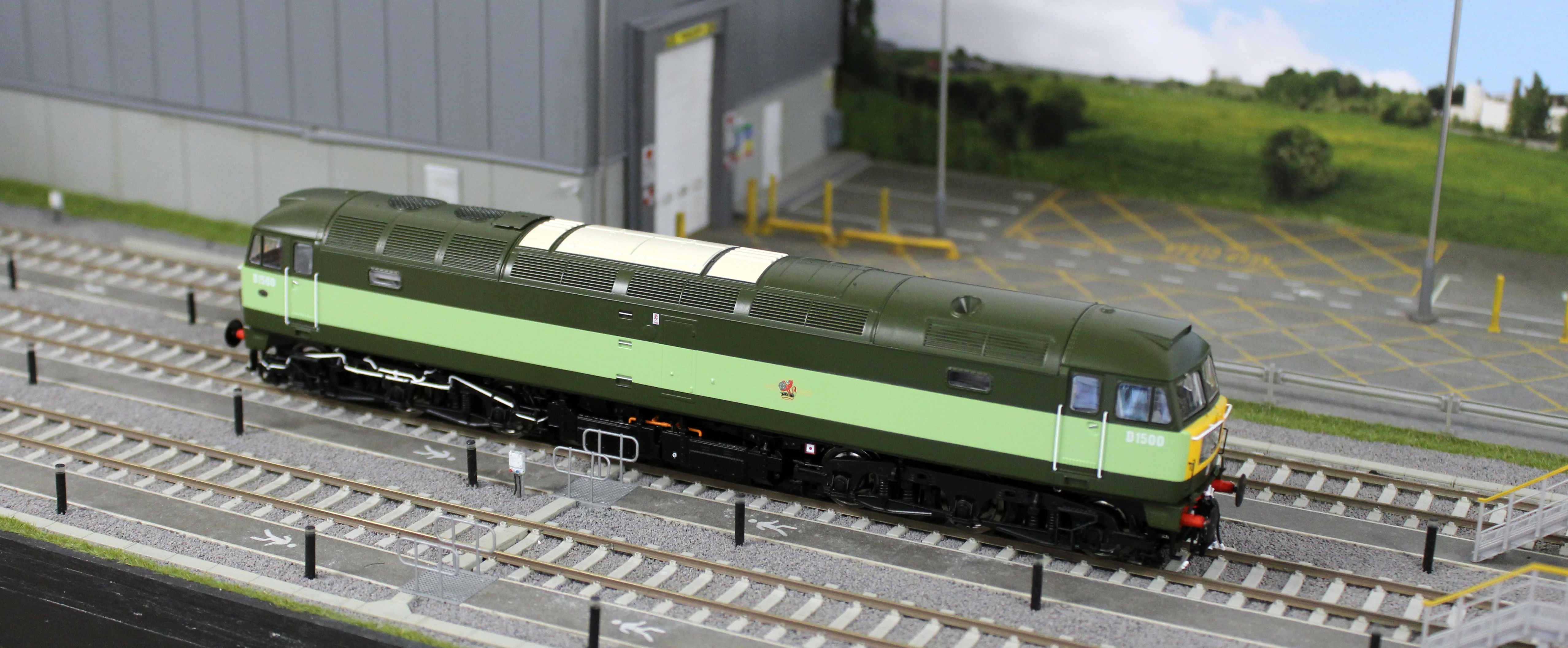 CM-D1500-TTGreen-SFW Highly Detailed Premium Weathered Class 47 BR Two Tone Green No.D1500 Diesel Locomotive - DCC Sound - Image 9