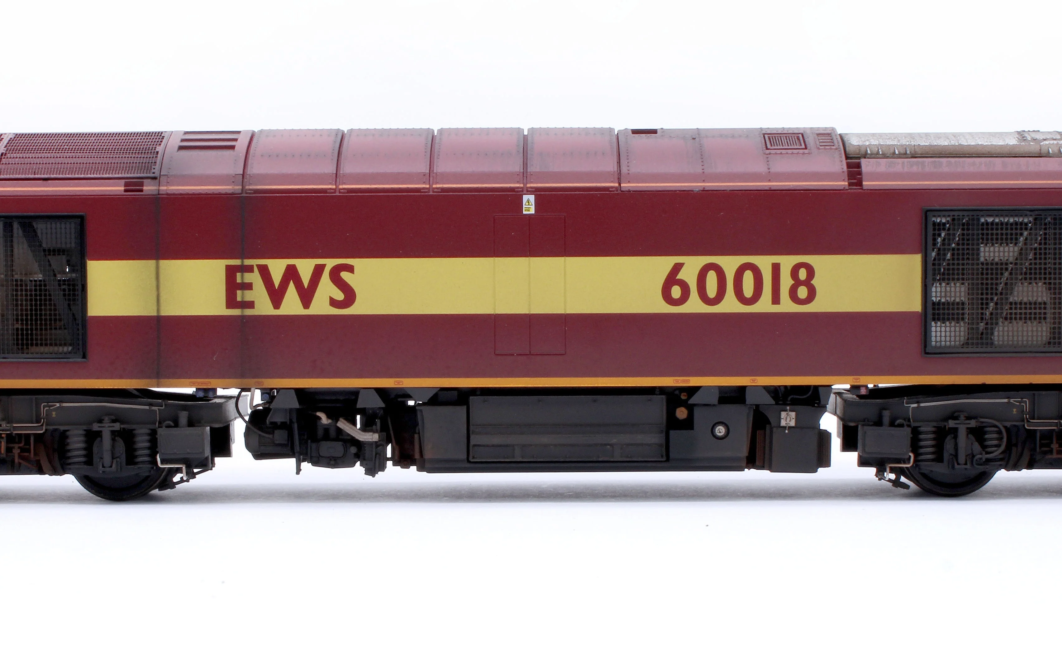 CM-60018-EWS-W Pre-Owned Highly Detailed Premium Weathered Class 60 018 EWS Diesel Electric Locomotive - Image 7
