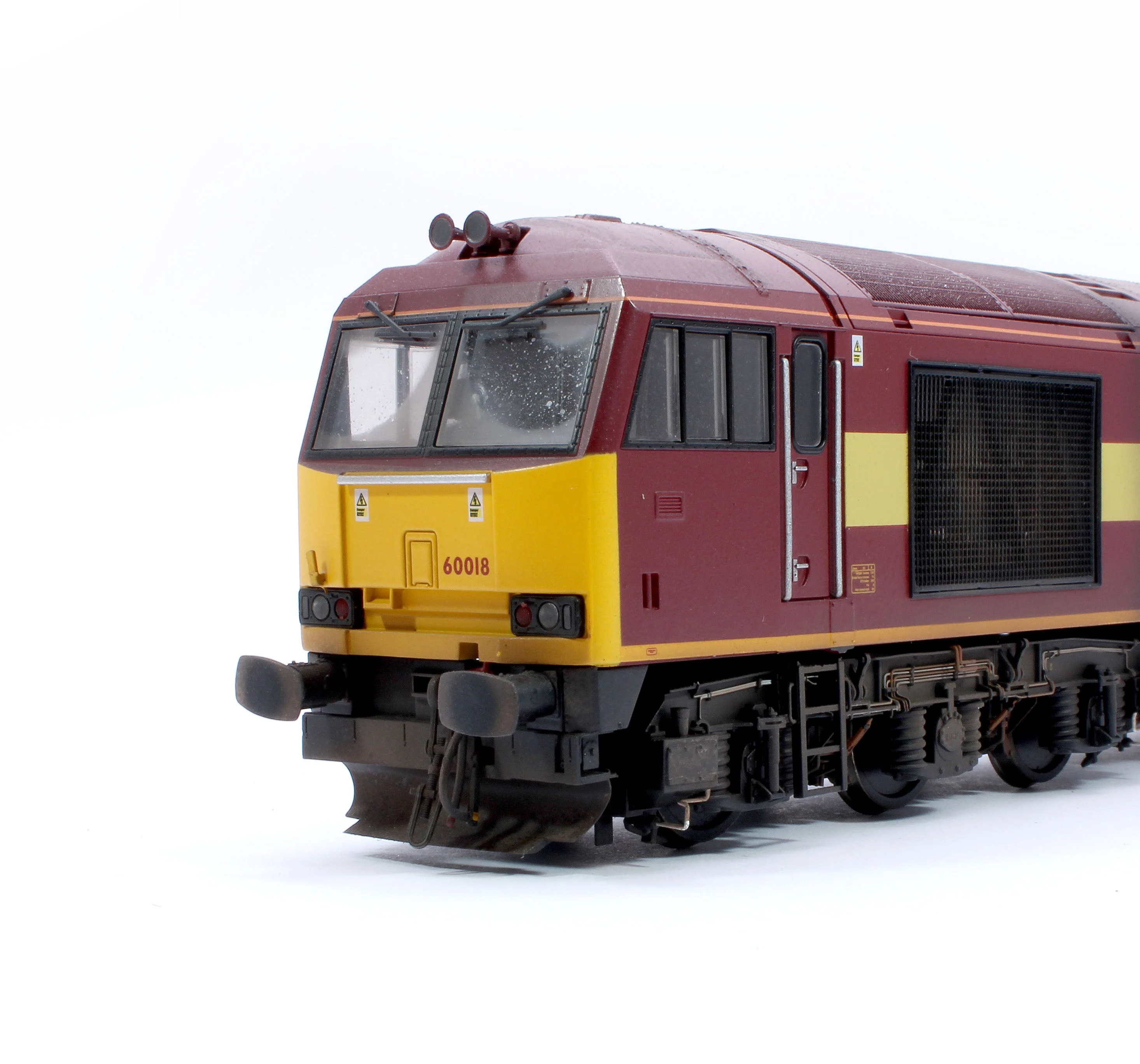 CM-60018-EWS-W Pre-Owned Highly Detailed Premium Weathered Class 60 018 EWS Diesel Electric Locomotive - Image 9