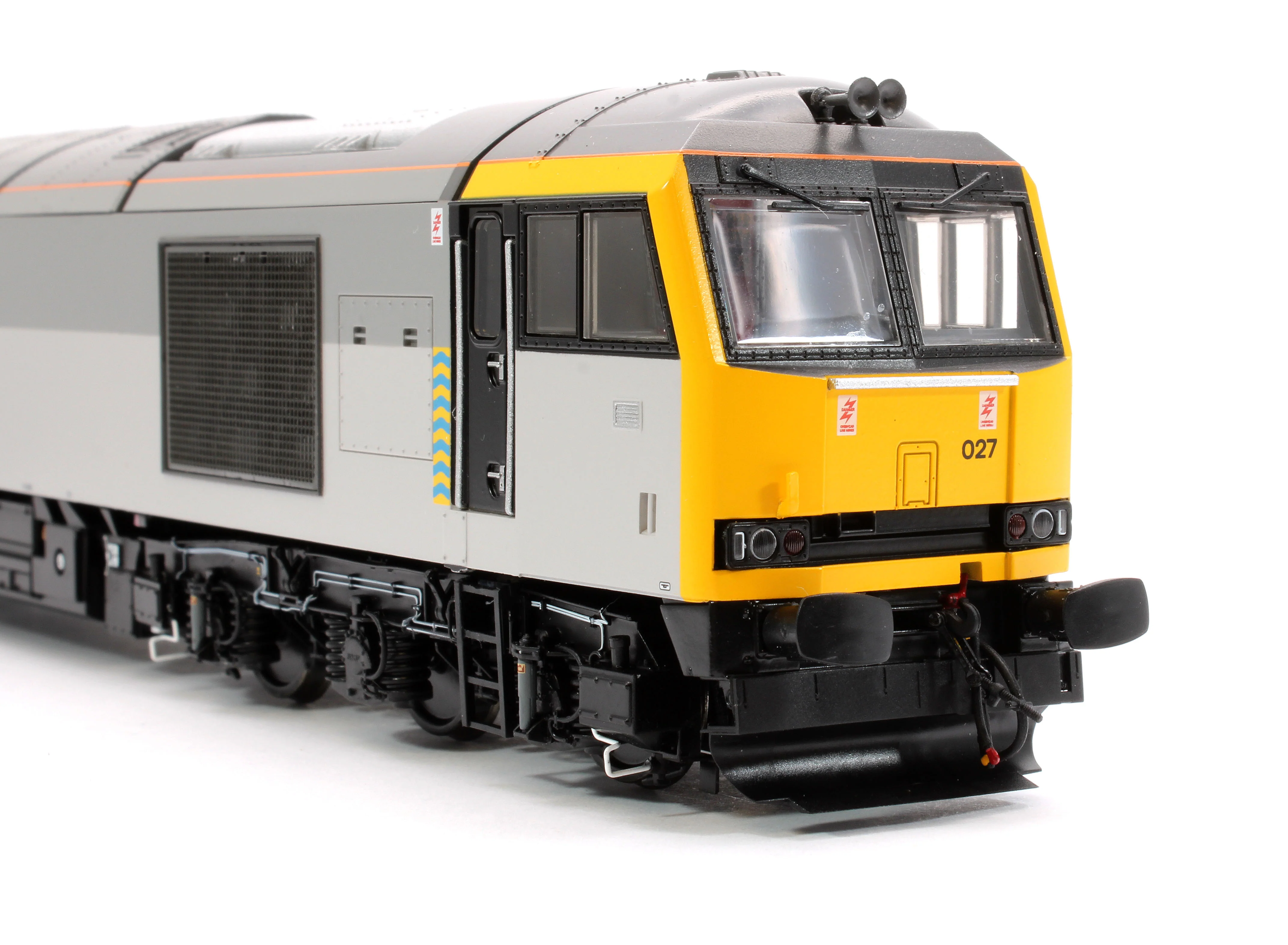 CM-60027-TGP Class 60 027 “Joseph Banks” Triple Grey Petroleum Diesel Electric Locomotive - Image 11
