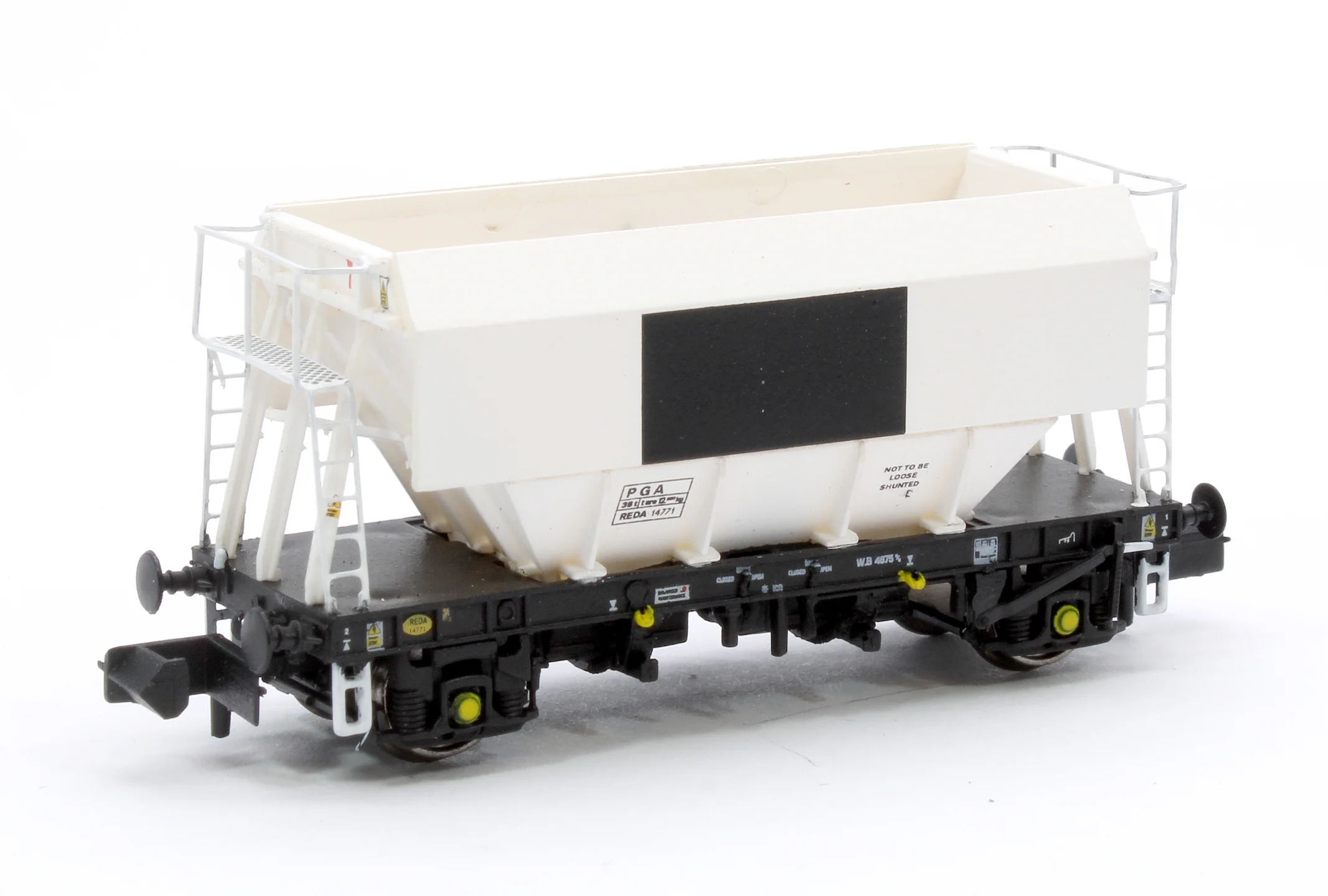 CM PG012 N (WP) TP (A) Set of 3 PGA 51T Hopper Wagons (White with Patch) - Image 3