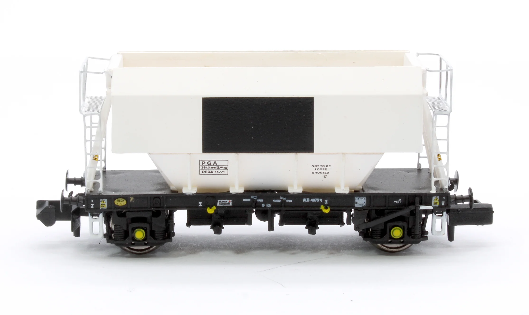 CM PG012 N (WP) TP (A) Set of 3 PGA 51T Hopper Wagons (White with Patch) - Image 4