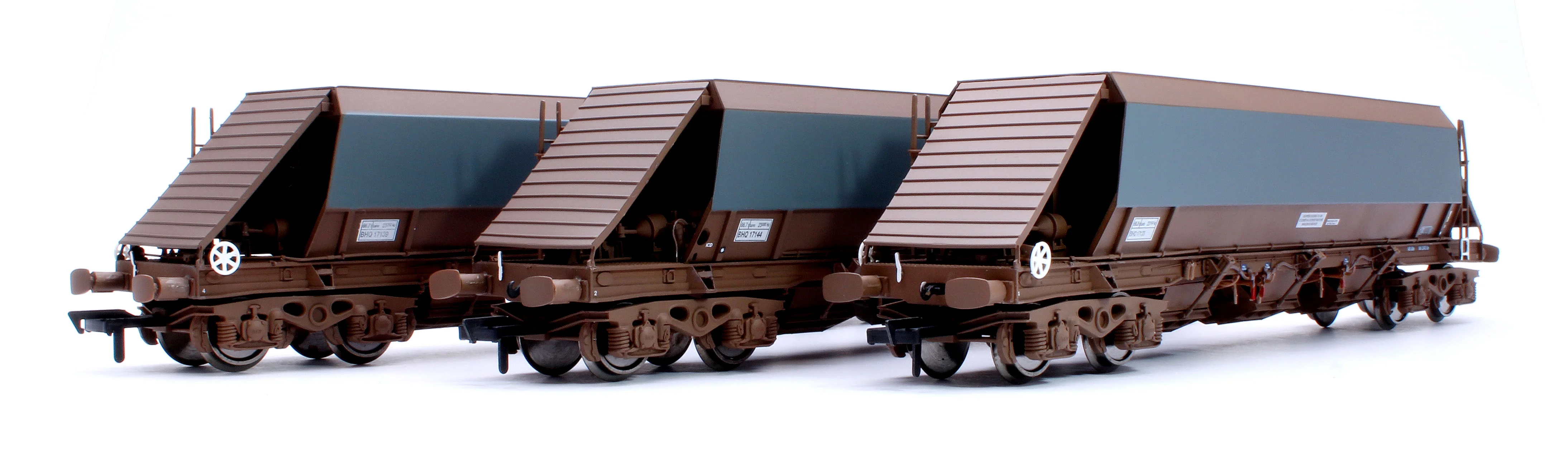 CM_JG010B_(MU)_TP_(A) Modern Unbranded (Grey) Bardon PHA/JGA Hopper Wagon - Weathered (Triple Pack) - Image 8