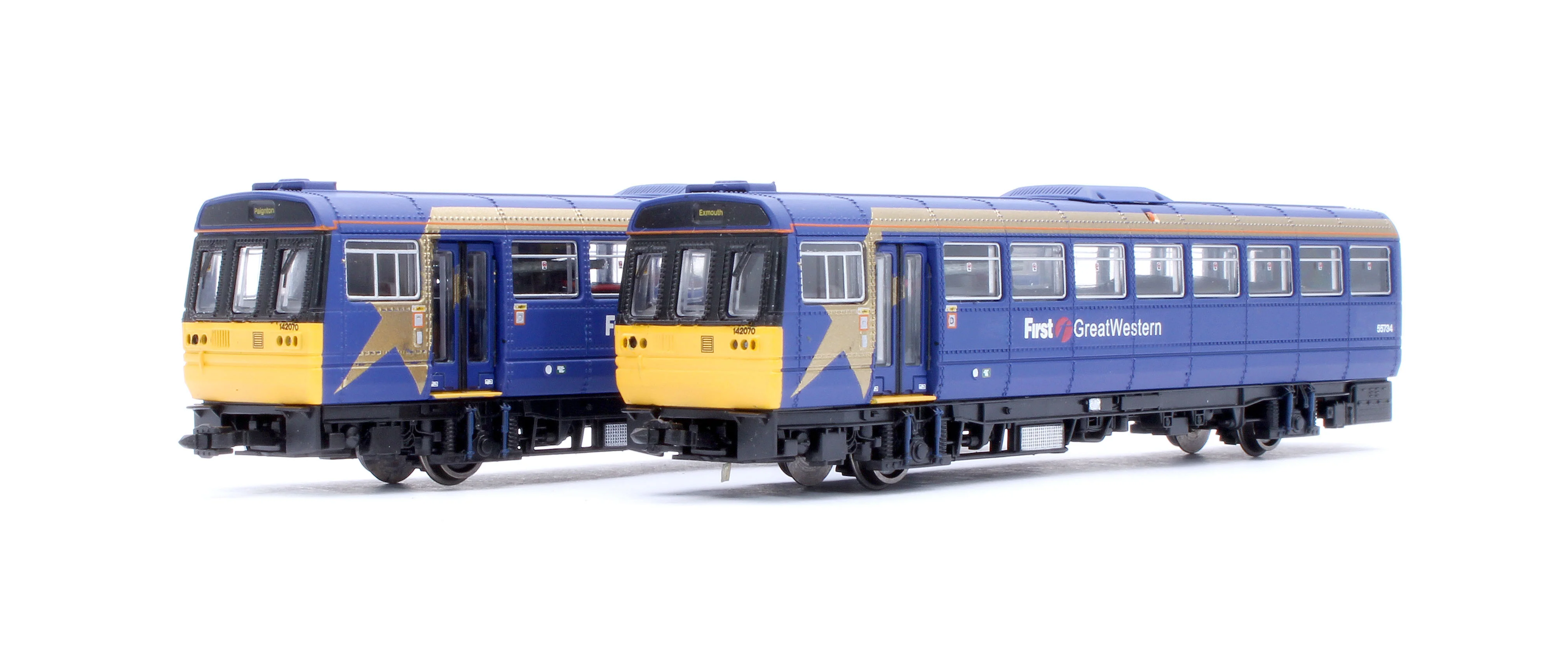 2D-142-009 Class 142 First Great Western Blue/Gold DMU 142070 - Image 2