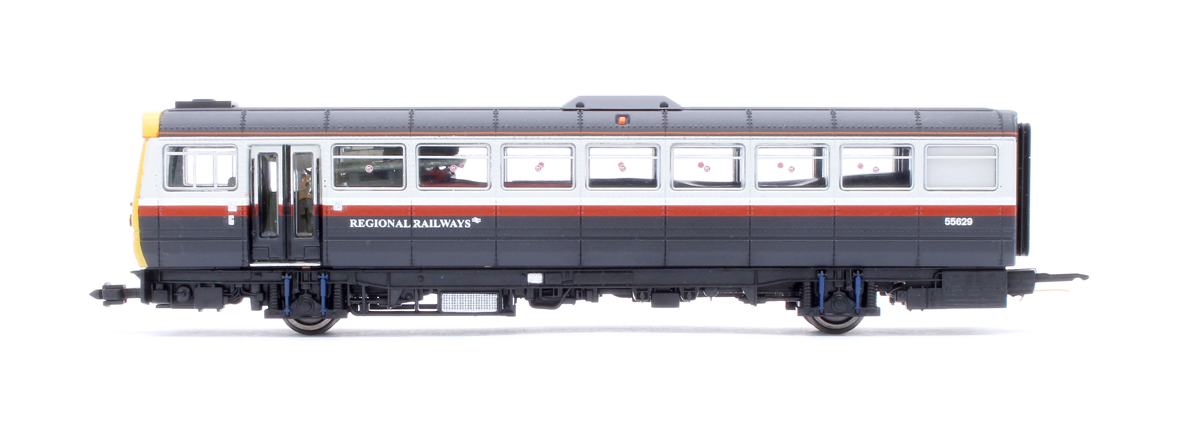 2D-142-008 Class 142 Regional Railways Red/Grey/White DMU 142038 - Image 5