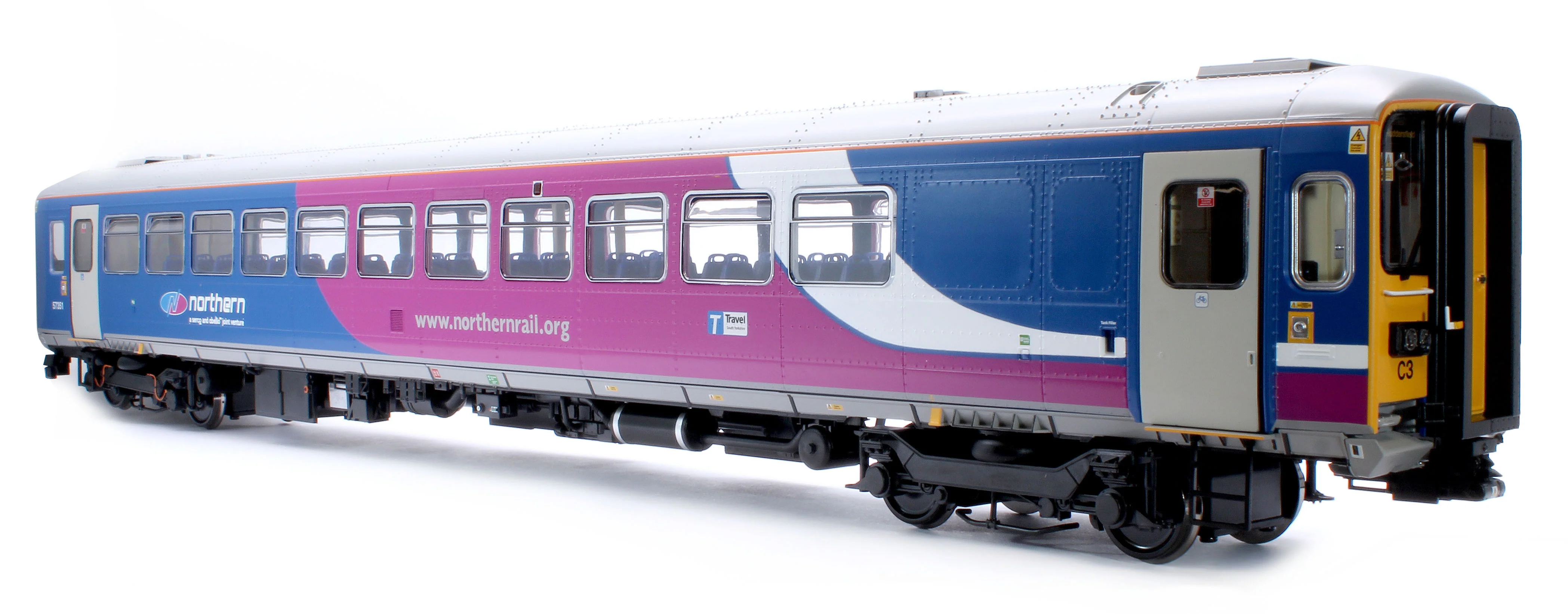 53251 Class 153 Northern ‘Swoosh’ 153351 Diesel Locomotive - Image 4