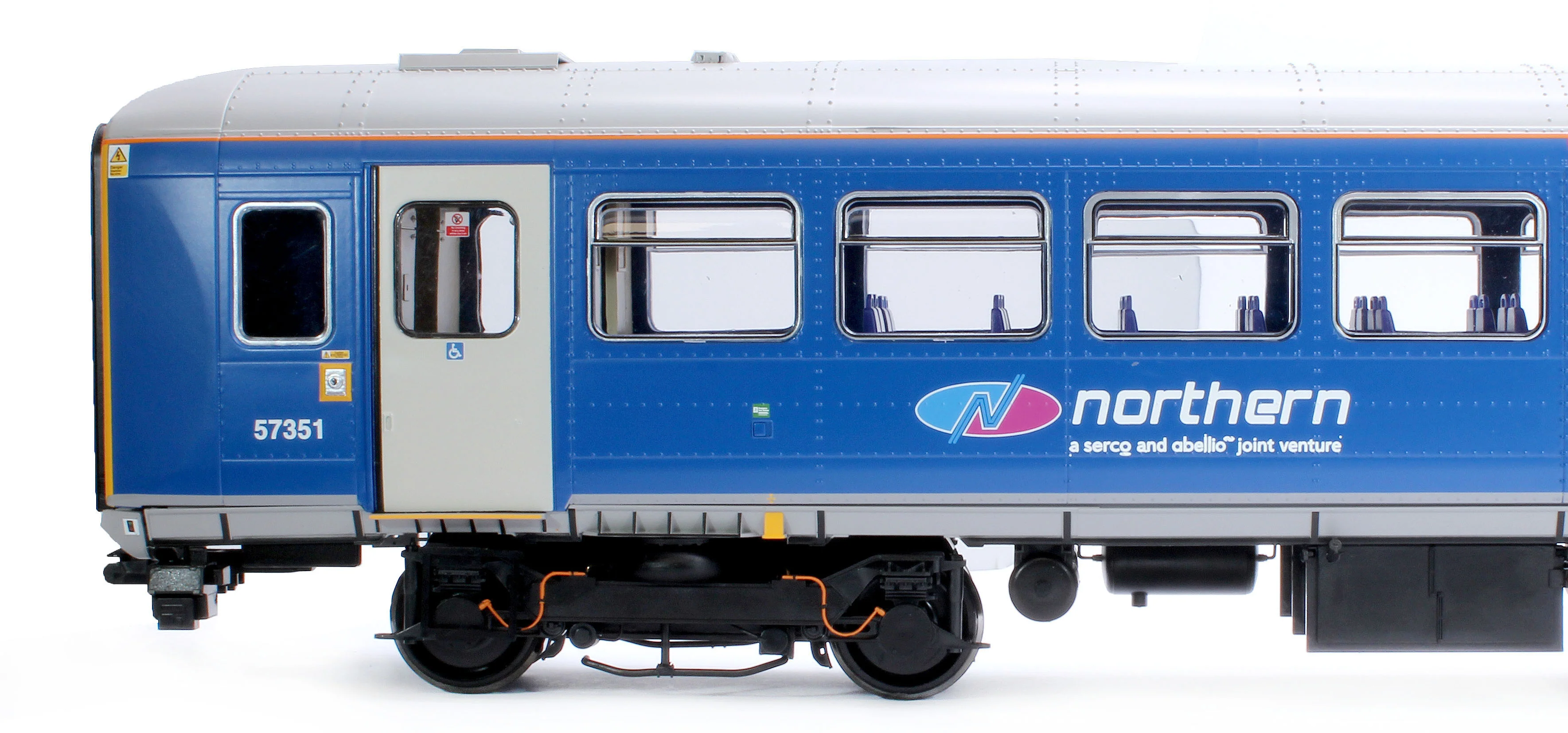 53251 Class 153 Northern ‘Swoosh’ 153351 Diesel Locomotive - Image 5