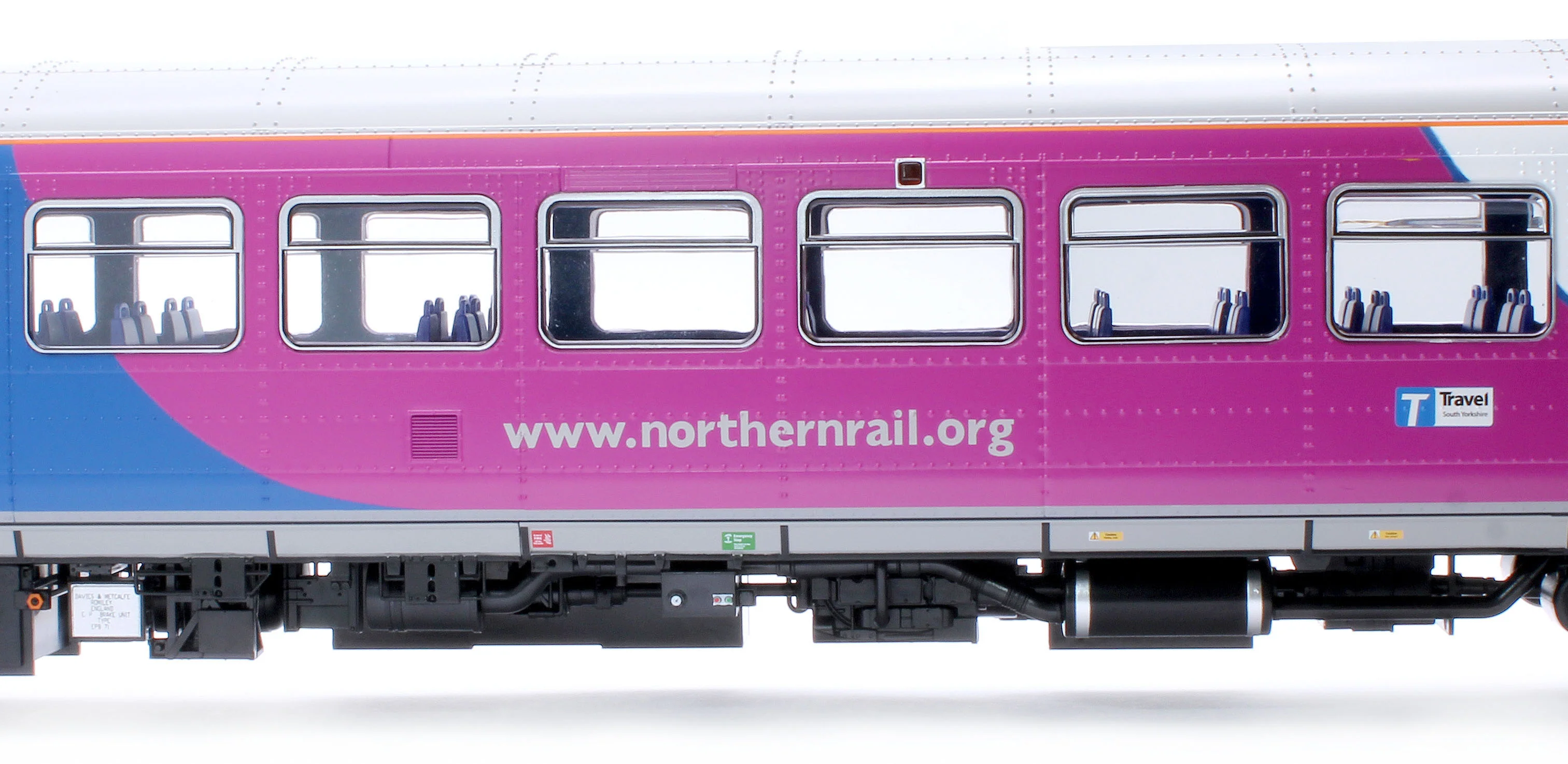 53251 Class 153 Northern ‘Swoosh’ 153351 Diesel Locomotive - Image 6