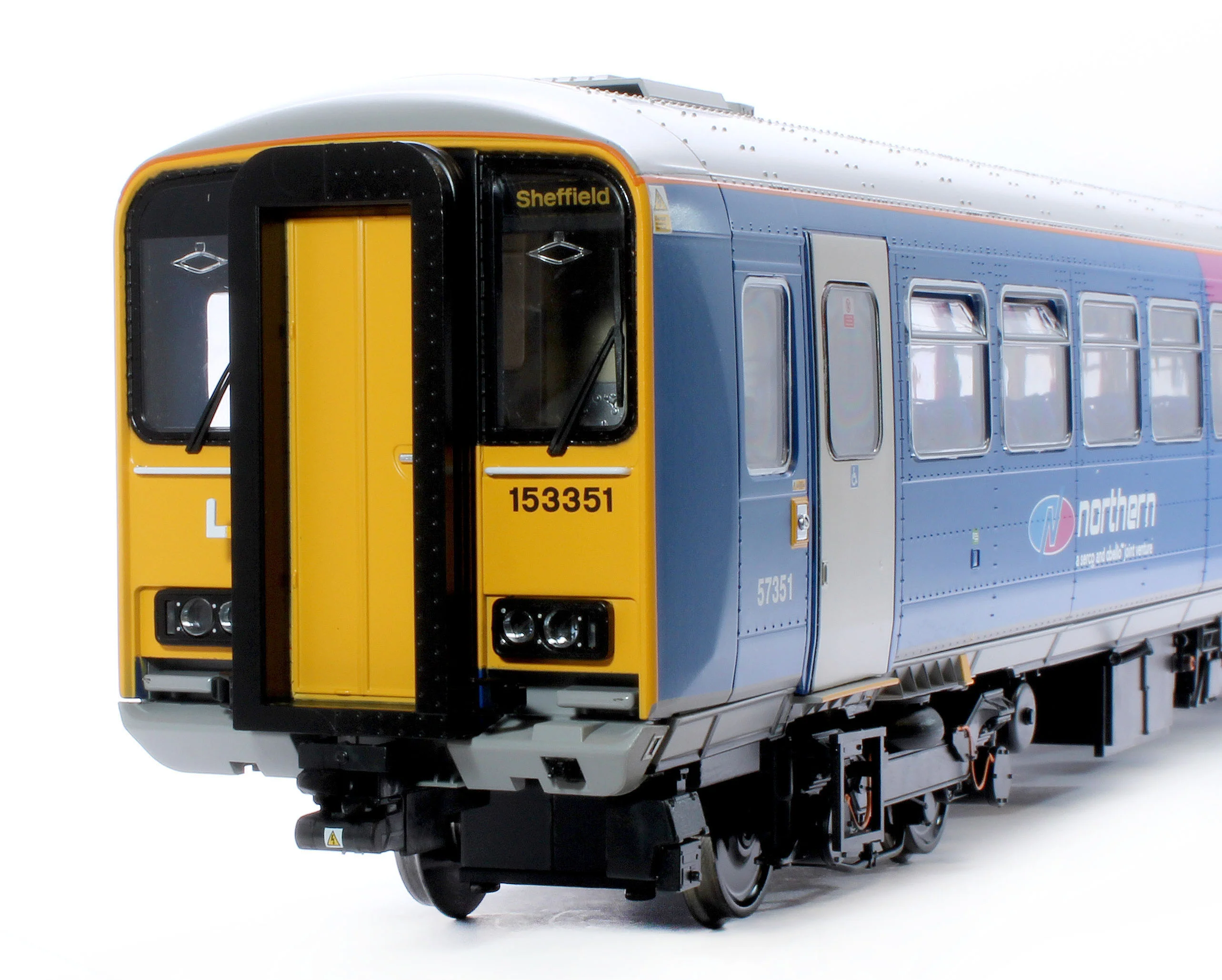 53251 Class 153 Northern ‘Swoosh’ 153351 Diesel Locomotive - Image 8