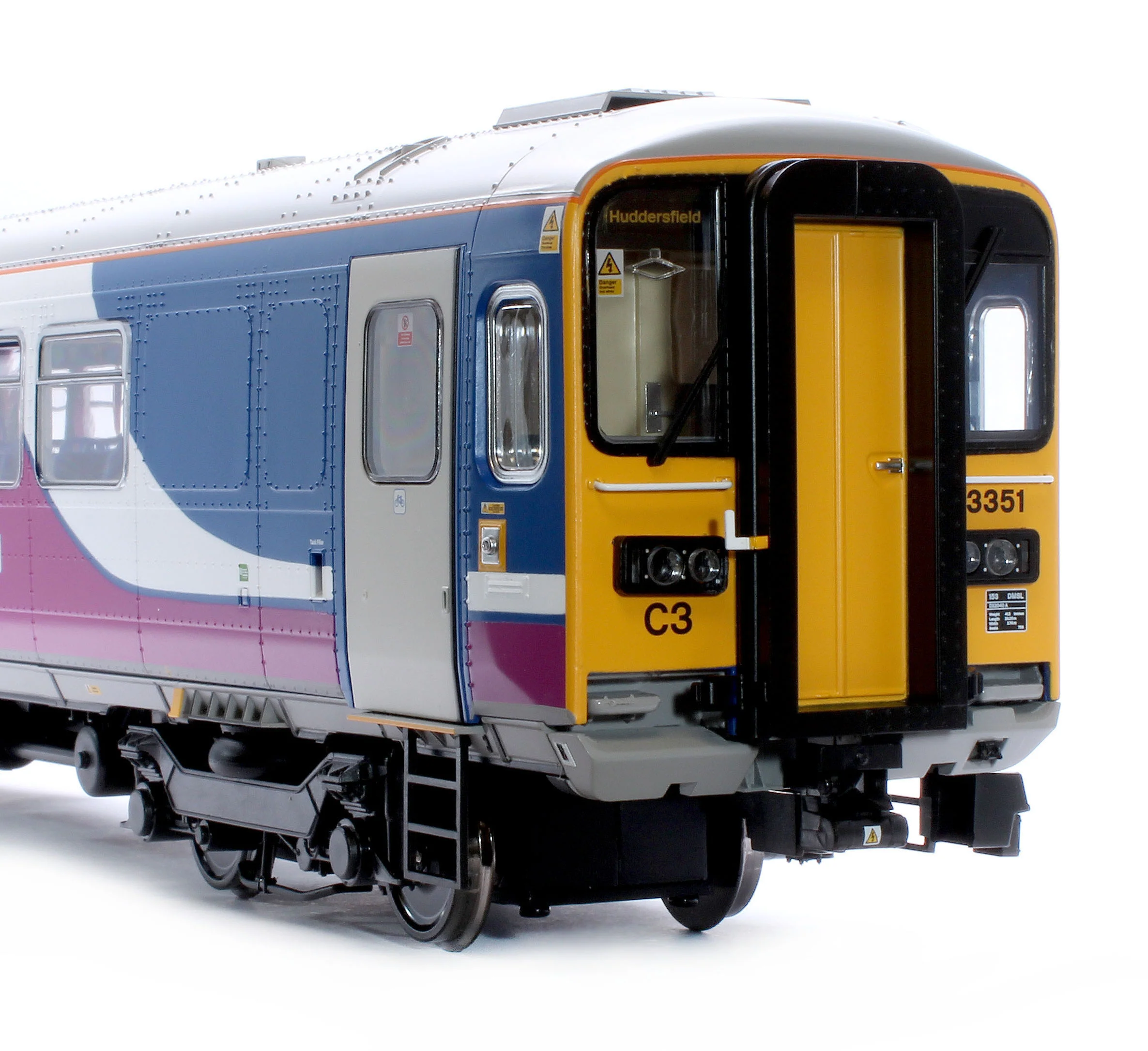 53251 Class 153 Northern ‘Swoosh’ 153351 Diesel Locomotive - Image 9