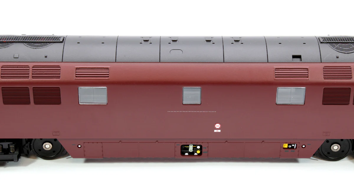 4D-003-021 Class 52 Western Invader BR Maroon Small Yellow Panels D1009 Diesel Locomotive - Image 10