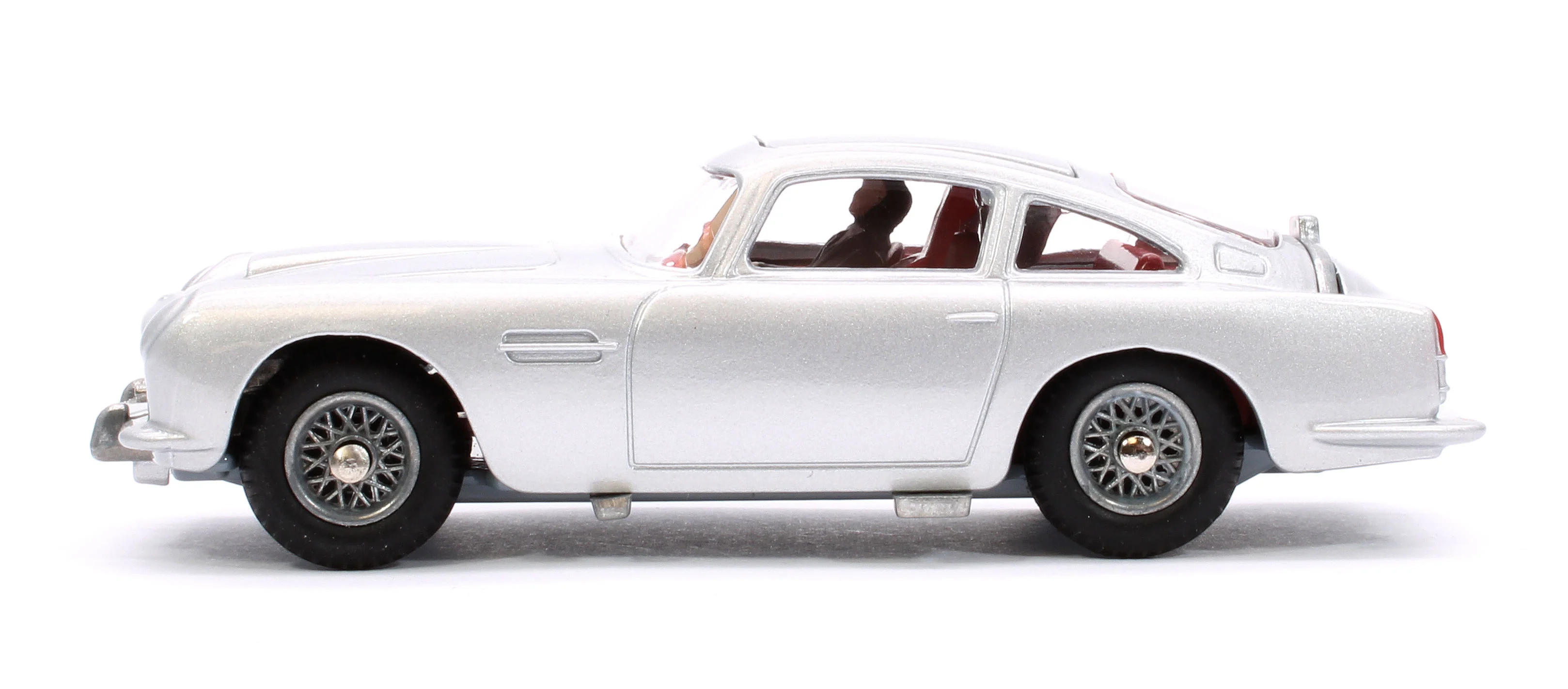 RT26101S James Bond Aston Martin DB5 – Silver - Image 3