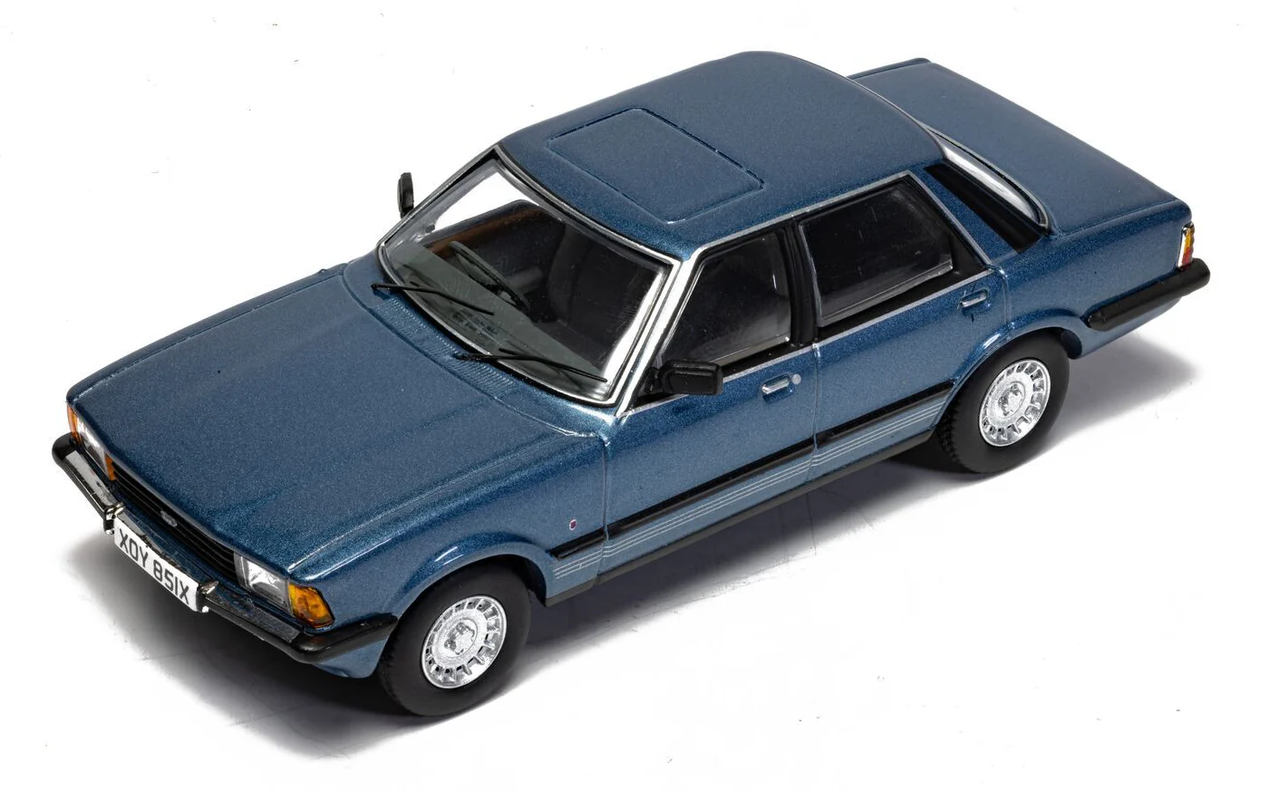 VA15007 Ford Cortina Mk5 2.3 Ghia - Titan Blue - Image 4
