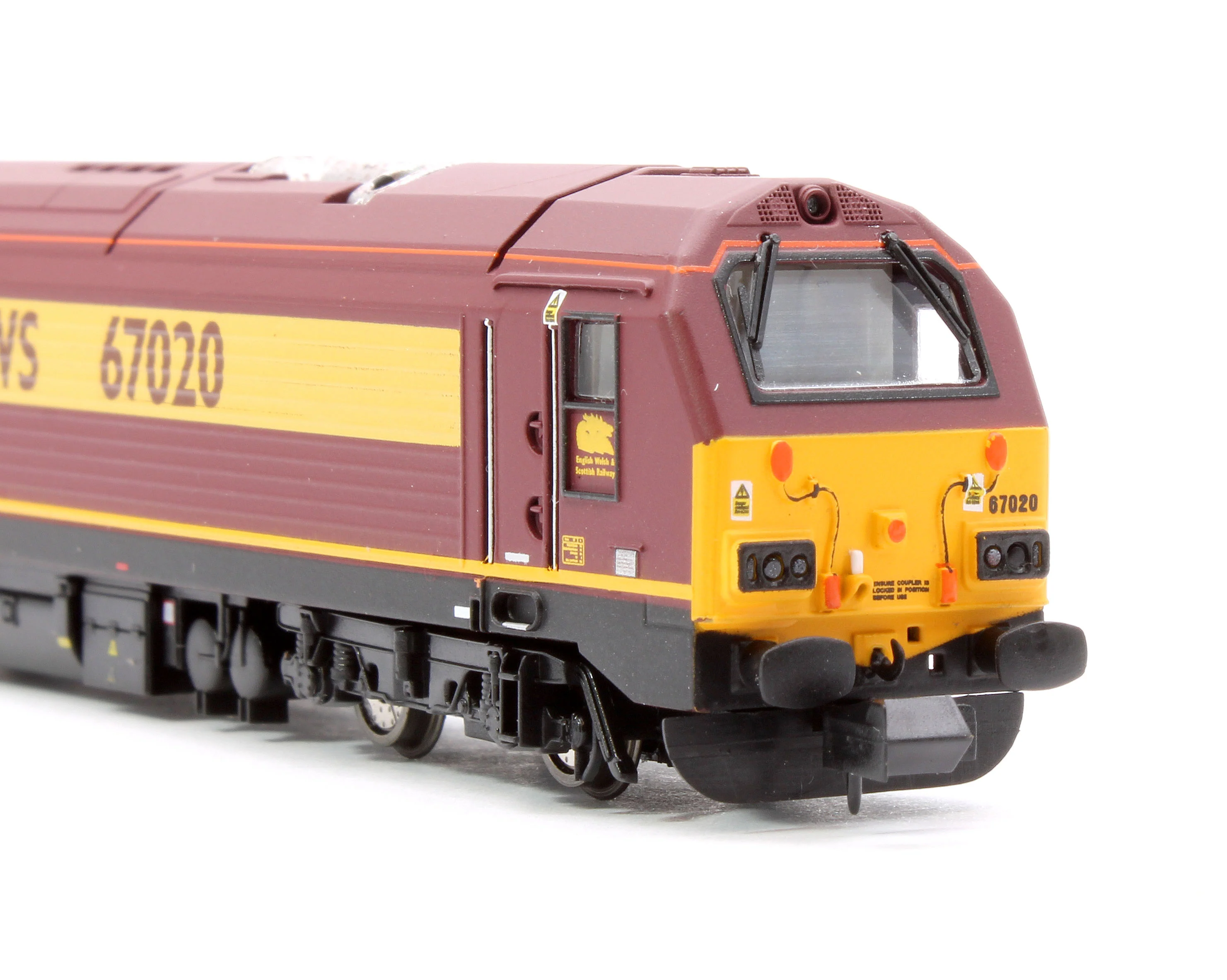 2D-010-015D Class 67 EWS Red/Gold 67020 Diesel Locomotive - DCC Fitted - Image 10