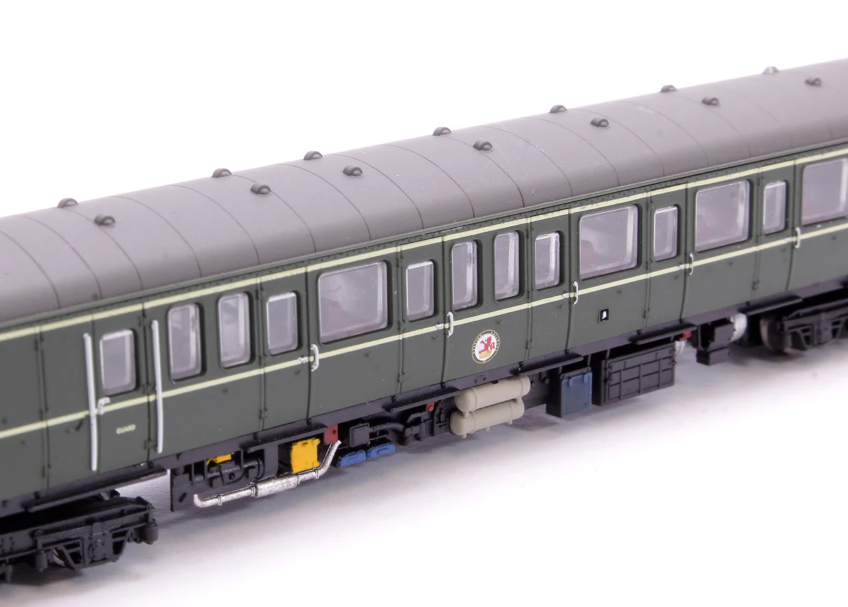 2D-015-004D Class 122 E55012 BR Green with Whiskers (Preserved) Diesel Locomotive - DCC Fitted - Image 10