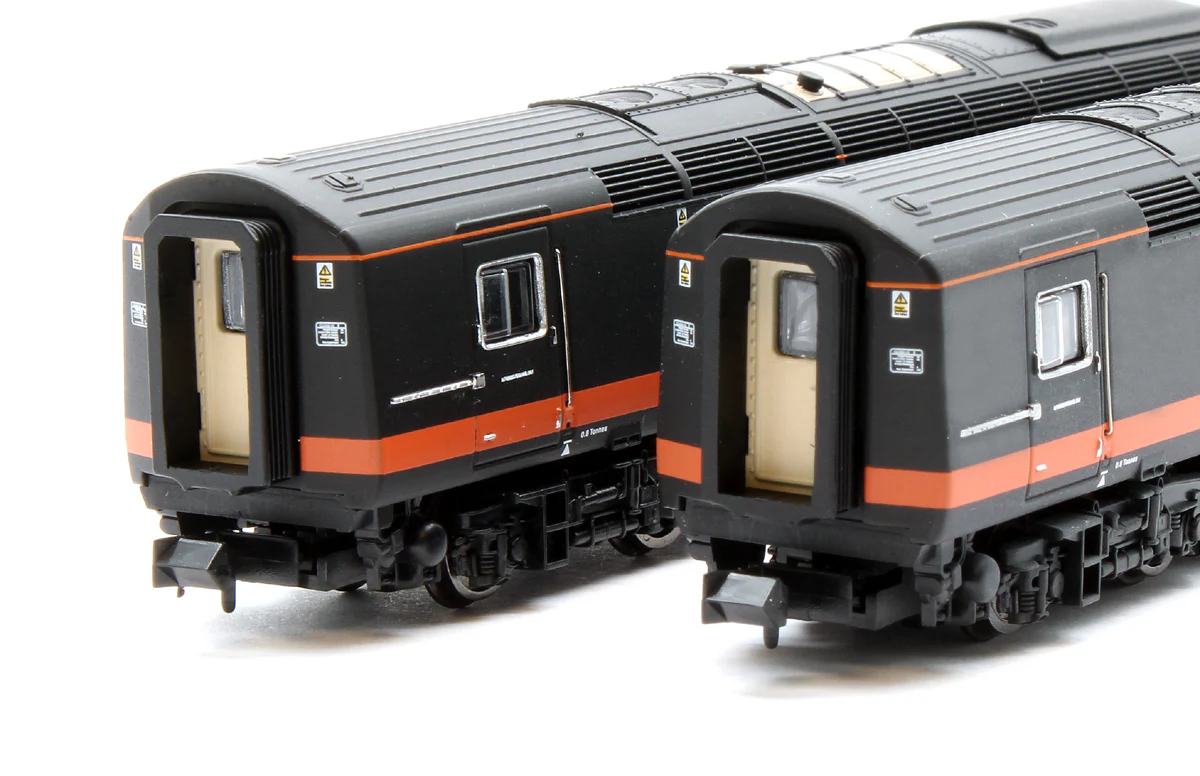 2D-019-204 Class 43 HST Grand Central 43480 & 43468 HST Twin Pack (with Buffers) - Image 3