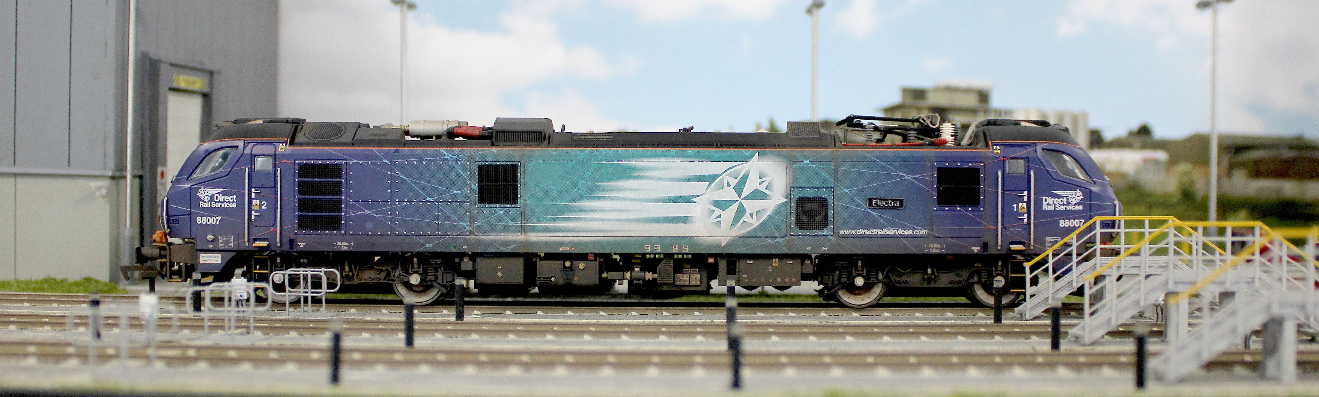 4D-088-003SW Highly Detailed Premium Weathered Class 88 'Electra' 88007 DRS Electro-Diesel Locomotive (DCC Sound & Working Pantograph) - Image 12