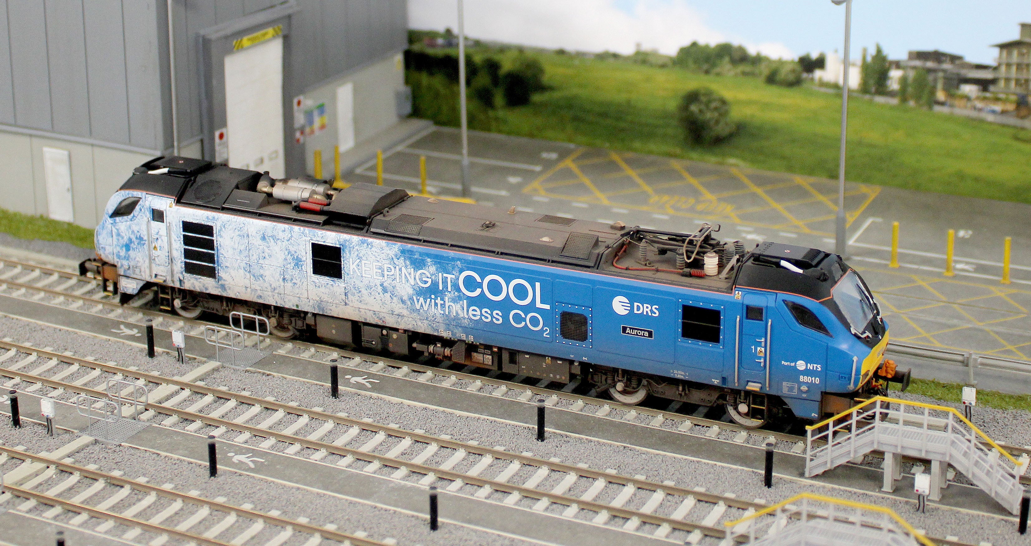 4D-088-004W Highly Detailed Premium Weathered Class 88 'Aurora' 88010 DRS Refrigerated Rail Electro-Diesel Locomotive - Image 13