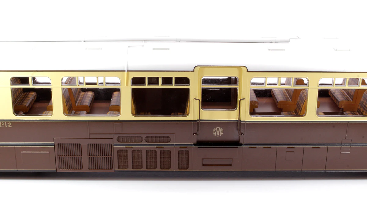 7D-011-001 Streamlined Railcar 12 Lined Chocolate & Cream GWR Monogram Diesel Locomotive - Image 5