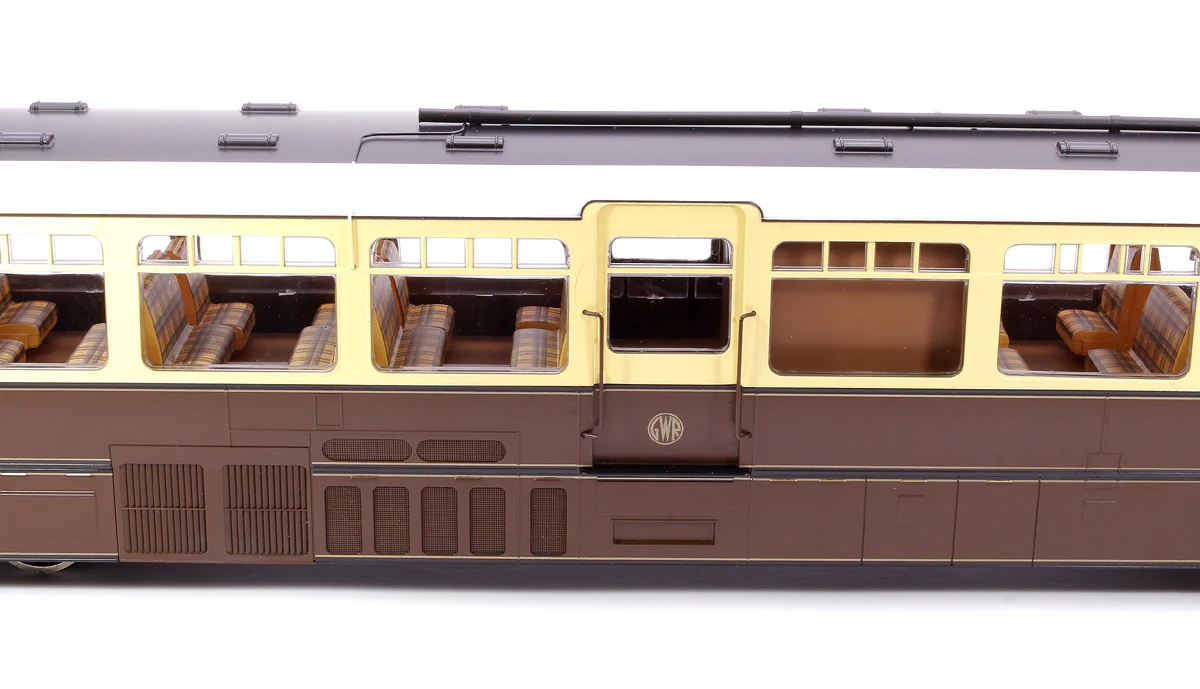 7D-011-002S Streamlined Railcar 10 Lined Chocolate & Cream GWR Monogram Diesel Locomotive - DCC Sound - Image 5