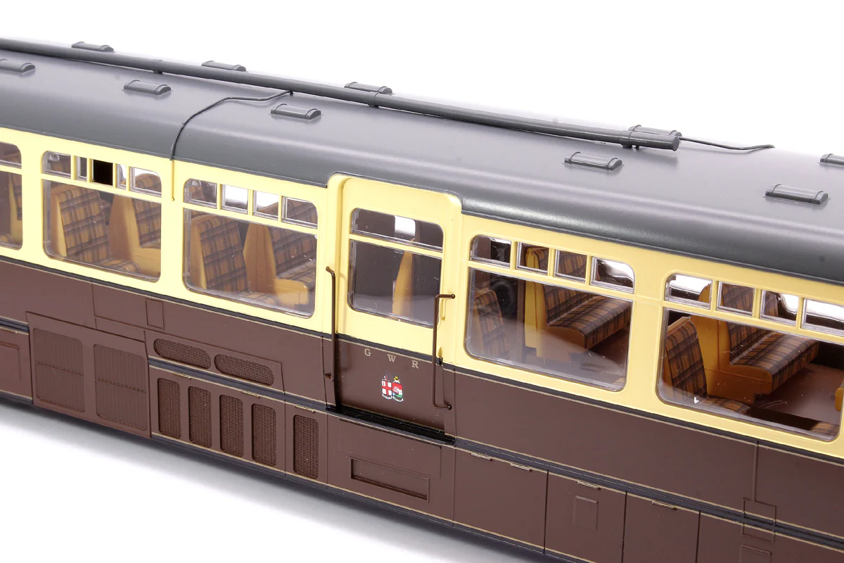 7D-011-003D Streamlined Railcar 16 Lined Chocolate & Cream GWR Twin Cities Diesel Locomotive - DCC Fitted - Image 8