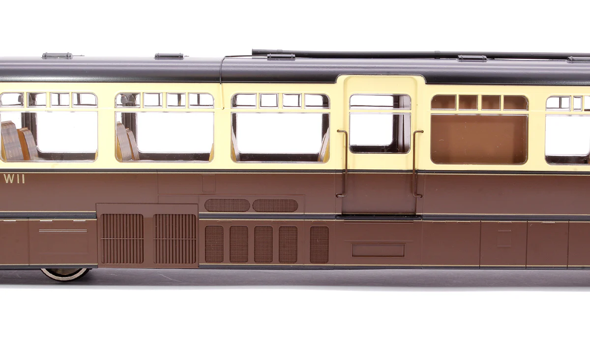 7D-011-004 Streamlined Railcar W11 BR Lined Chocolate & Cream Diesel Locomotive - Image 7