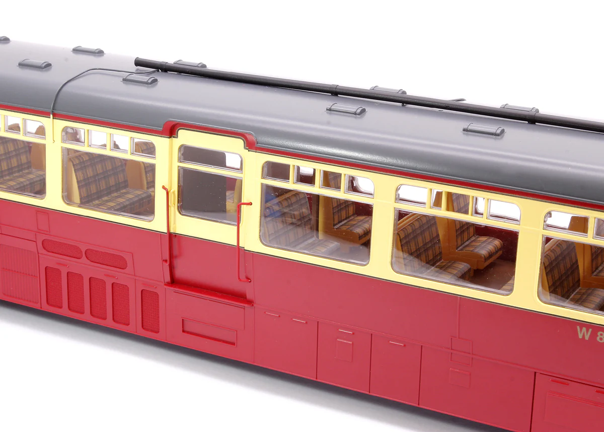 7D-011-005D Streamlined Railcar W8W BR Lined Carmine & Cream Diesel Locomotive - DCC Fitted - Image 8