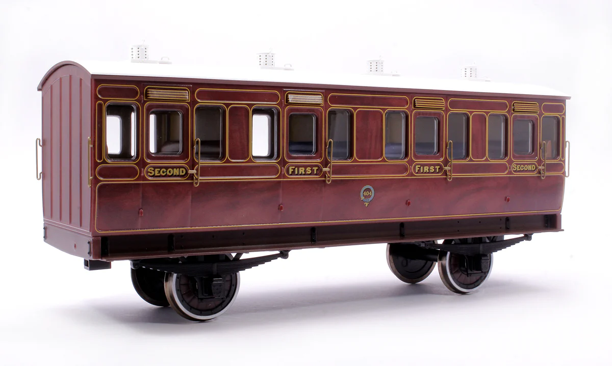 7P-020-300L Stroudley 4 Wheel Suburban Oil Lit Composite Mahogany 404 - Light Bar Fitted