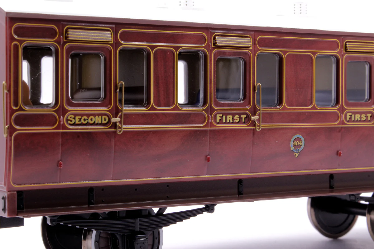 7P-020-300L Stroudley 4 Wheel Suburban Oil Lit Composite Mahogany 404 - Light Bar Fitted - Image 4