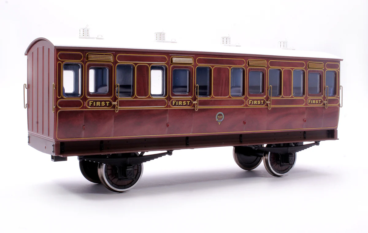 7P-020-400D Stroudley 4 Wheel Suburban Oil Lit 1st Mahogany 707 - DCC & Light Bar Fitted
