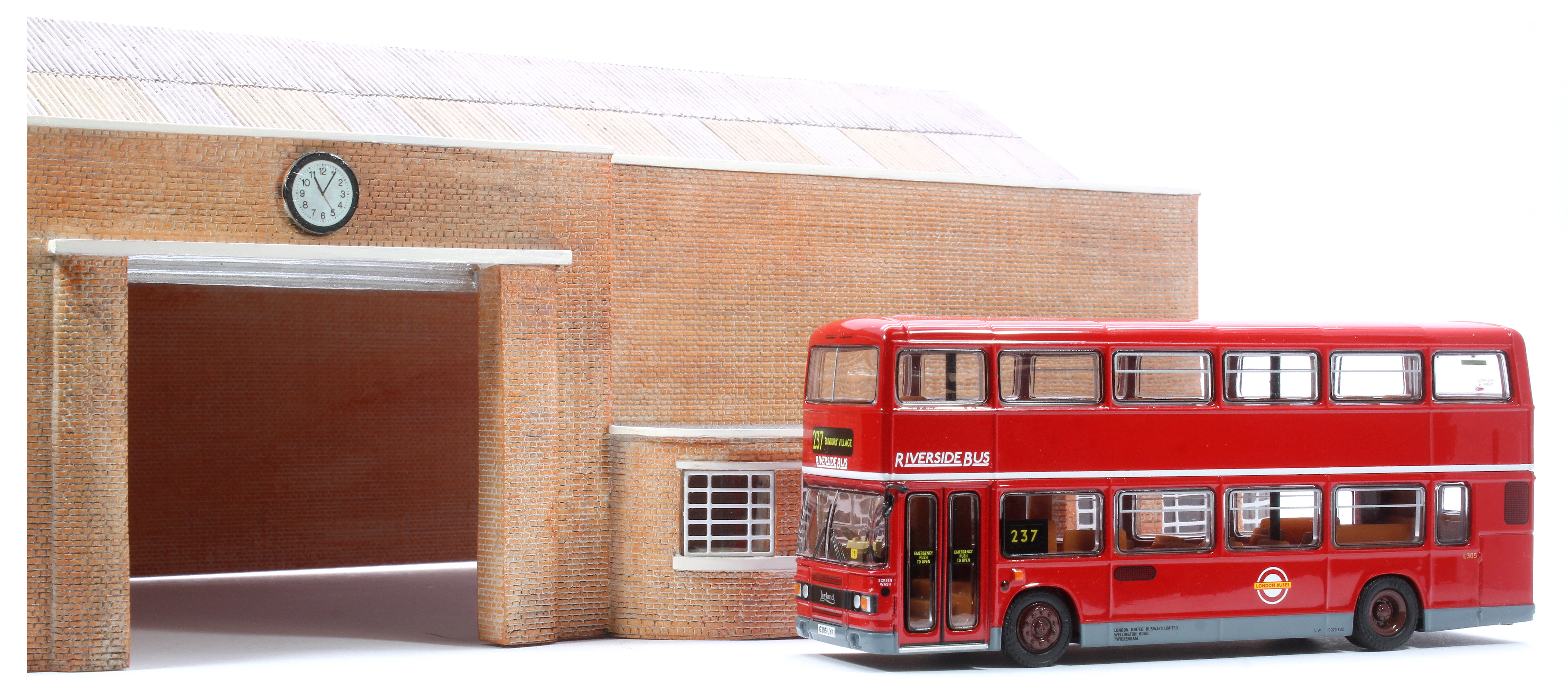 E99660 Bus Garage - Image 9