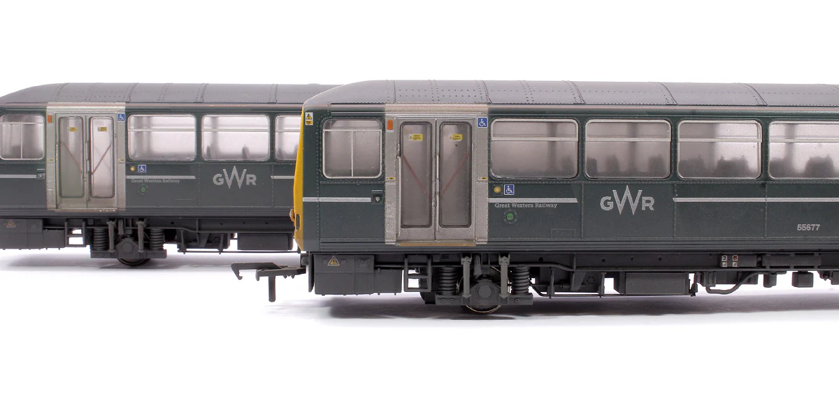 E83027 Class 143 2-Car DMU 143611 GWR Green (FirstGroup) - Weathered - Image 10
