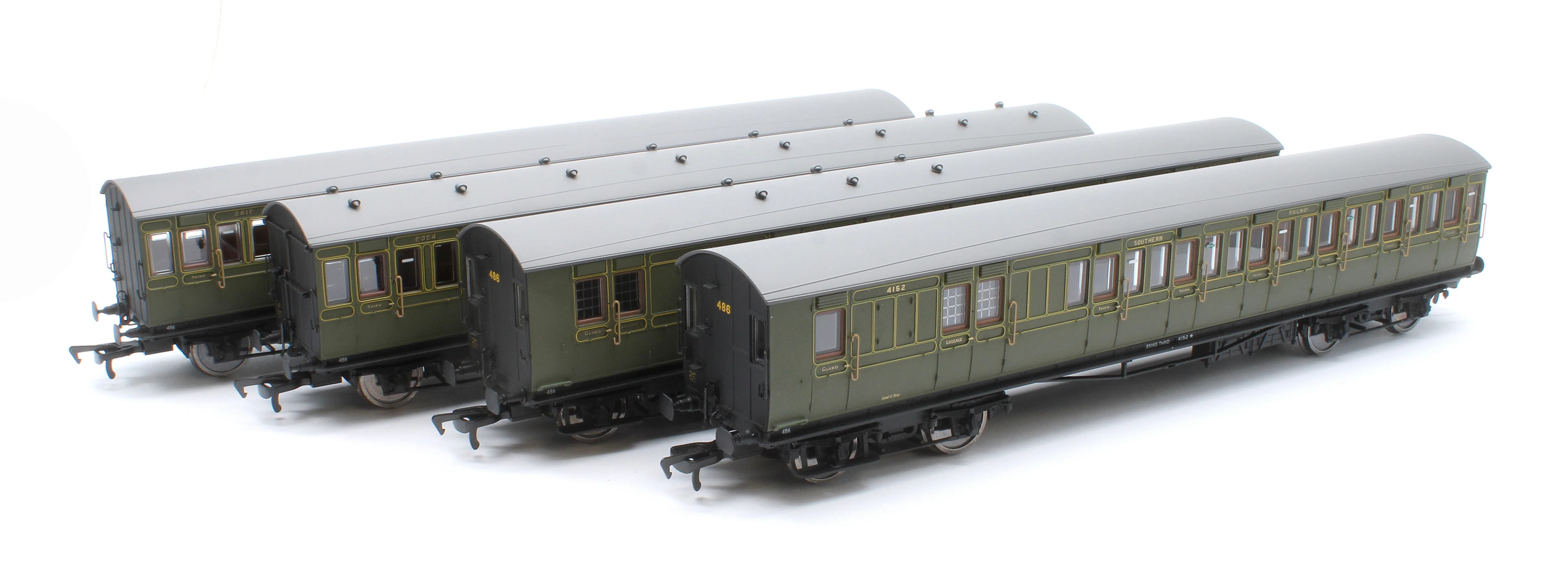 E86021 LBSCR 54ft 'Isle of Wight' 4-Coach Pack SR Maunsell Green No. 486 - Image 15