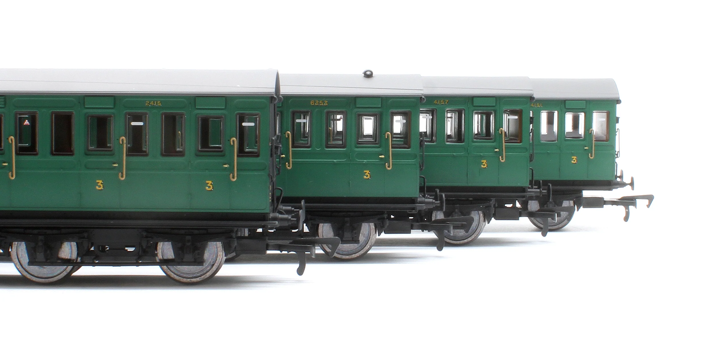 E86022 LBSCR 54ft 'Isle of Wight' 4-Coach Pack SR Malachite Green No. 485 - Image 16