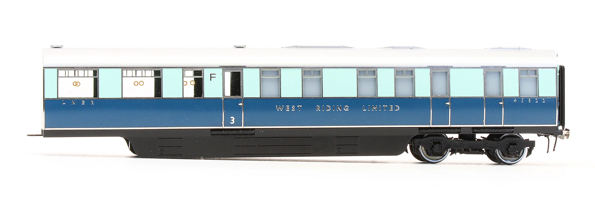 Pre-Owned LNER West Riding Limited Articulated Open Third Coach E No.45821 & Kitchen Third Coach F No.45822 - Image 6