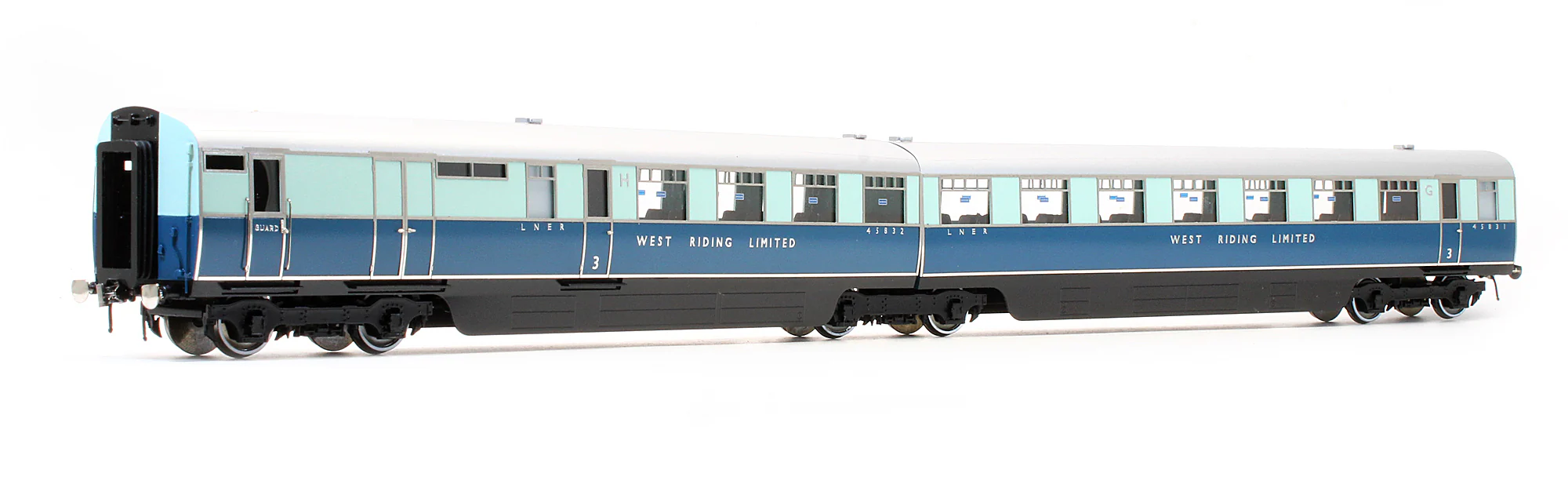 Pre-Owned LNER West Riding Limited Articulated Open Third Coach G No.45831 & Brake Third Coach H No.45832 - Image 2