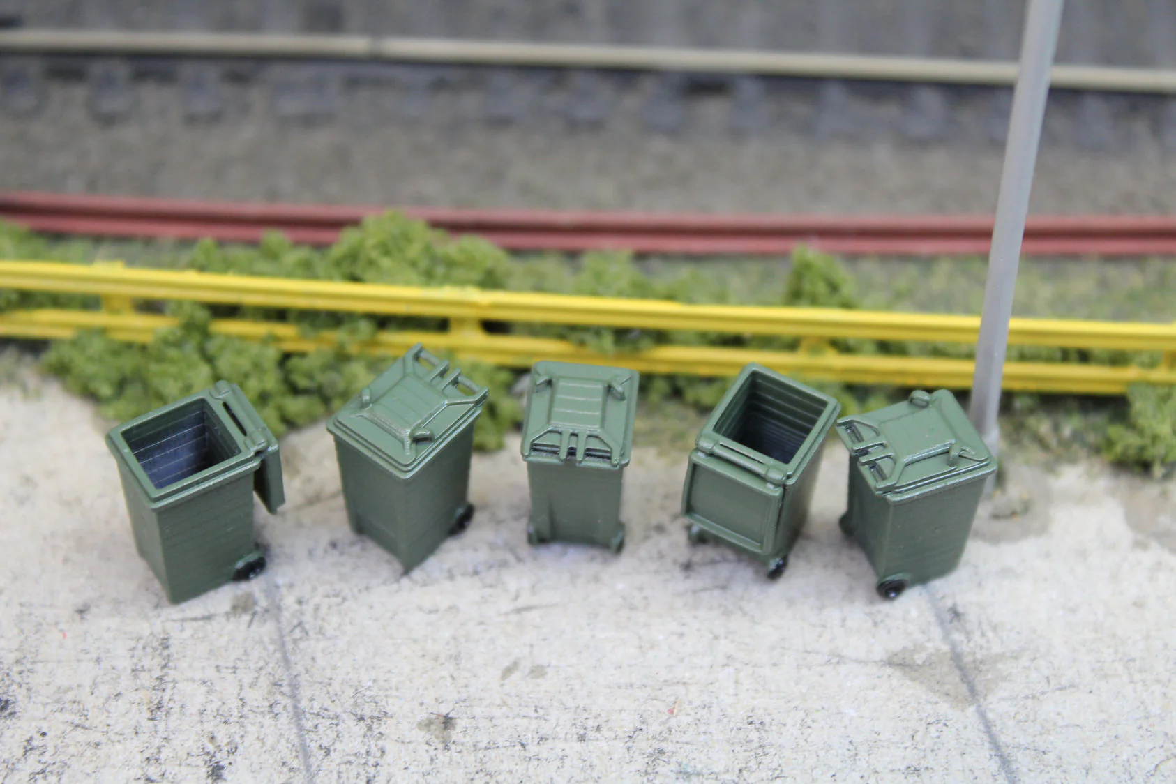 BS1085 Modern Wheelie Bins - Pack of 5 - UNPAINTED
