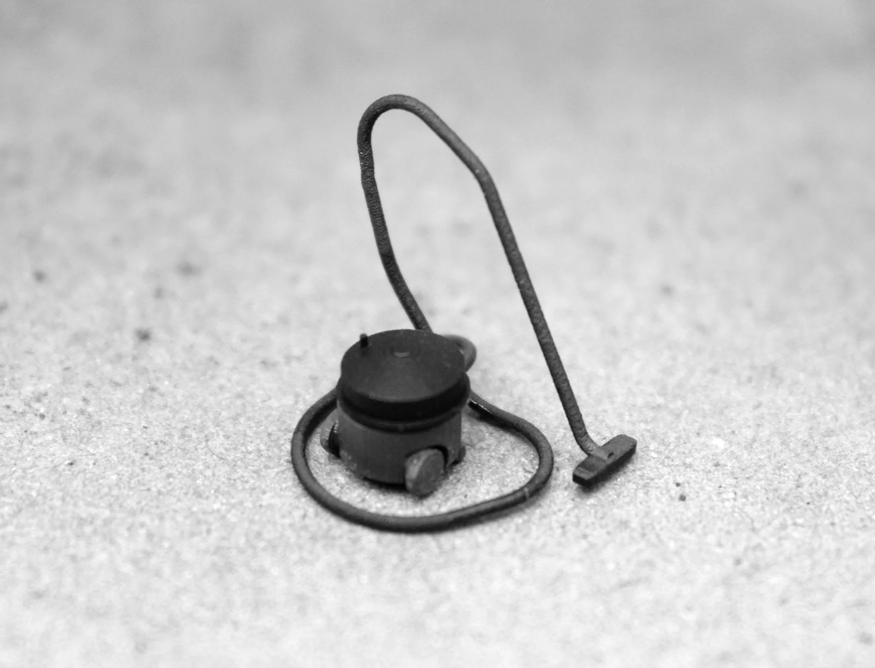 BS8024 Vacuum Cleaner - UNPAINTED - OO Gauge 1/76 - Pack of 1