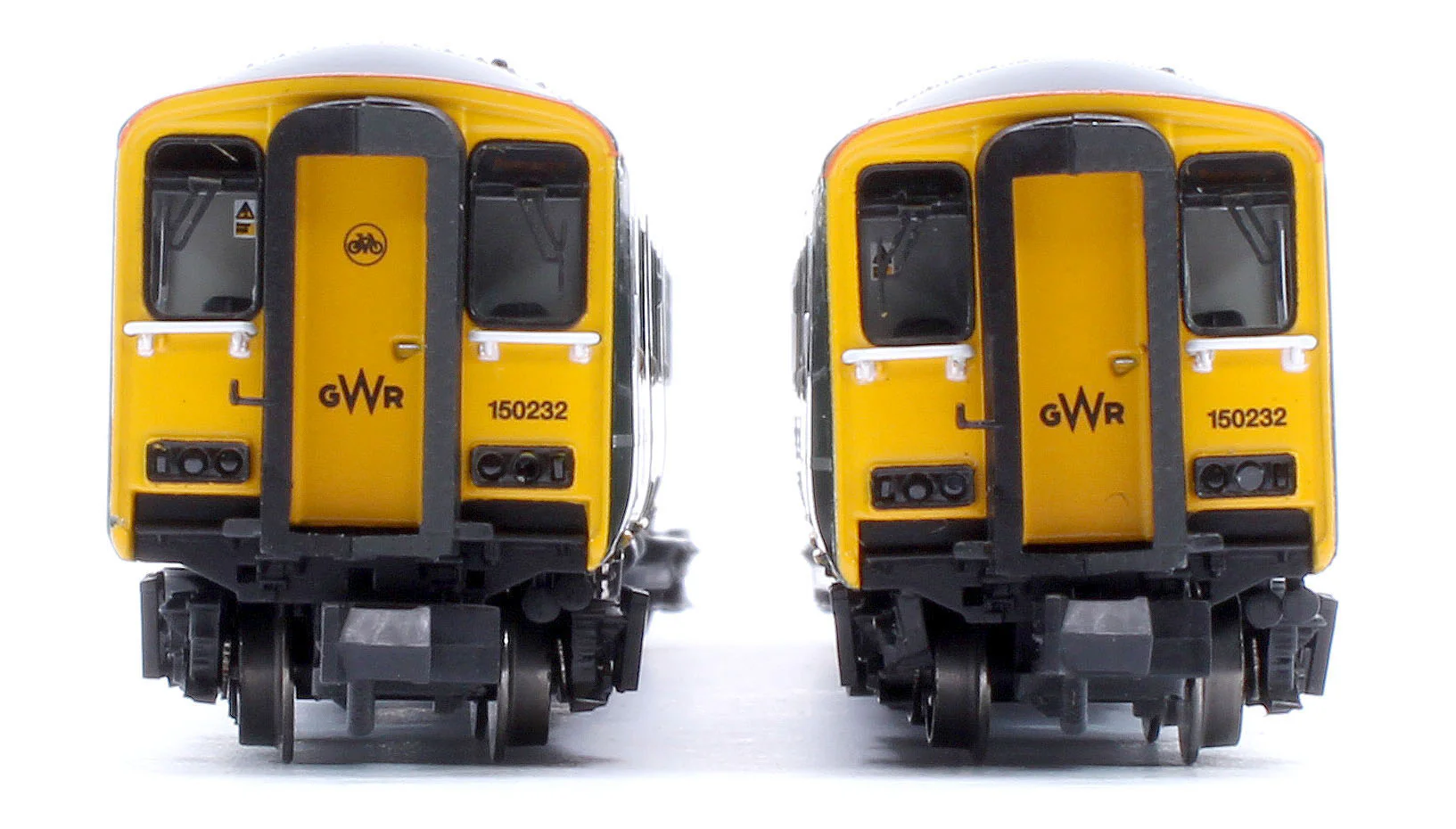 371-337SF Class 150/2 2-Car DMU 150232 GWR Green (FirstGroup) - DCC Sound - Image 13