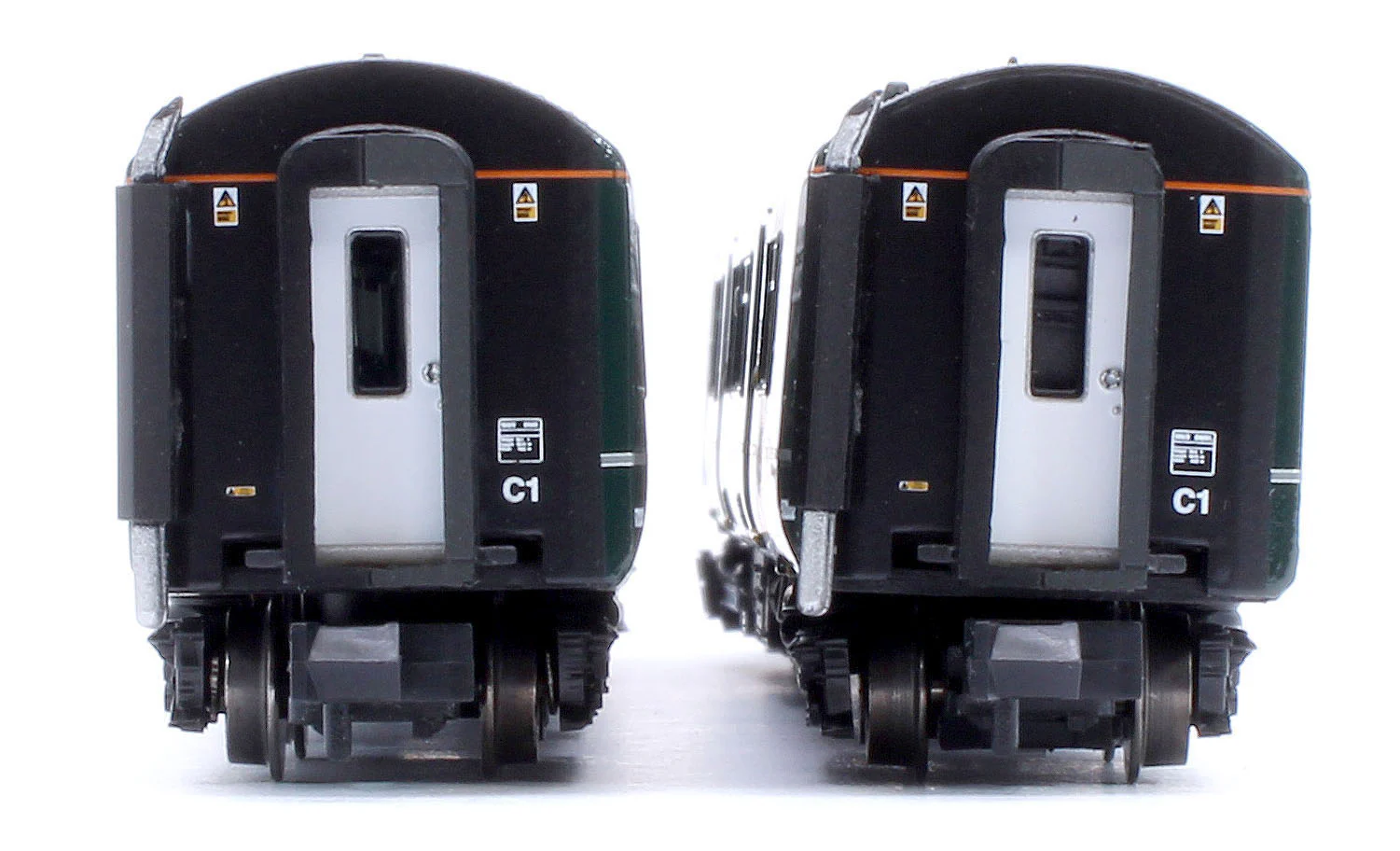 371-337SF Class 150/2 2-Car DMU 150232 GWR Green (FirstGroup) - DCC Sound - Image 14