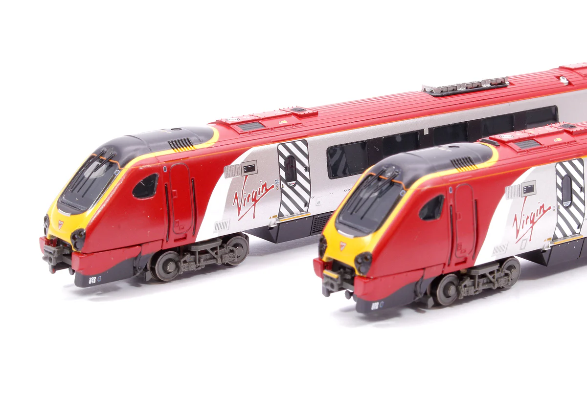 371-680 Class 220 4-Car DEMU 220018 'Dorset Voyager' Virgin Trains (Revised) - Image 12