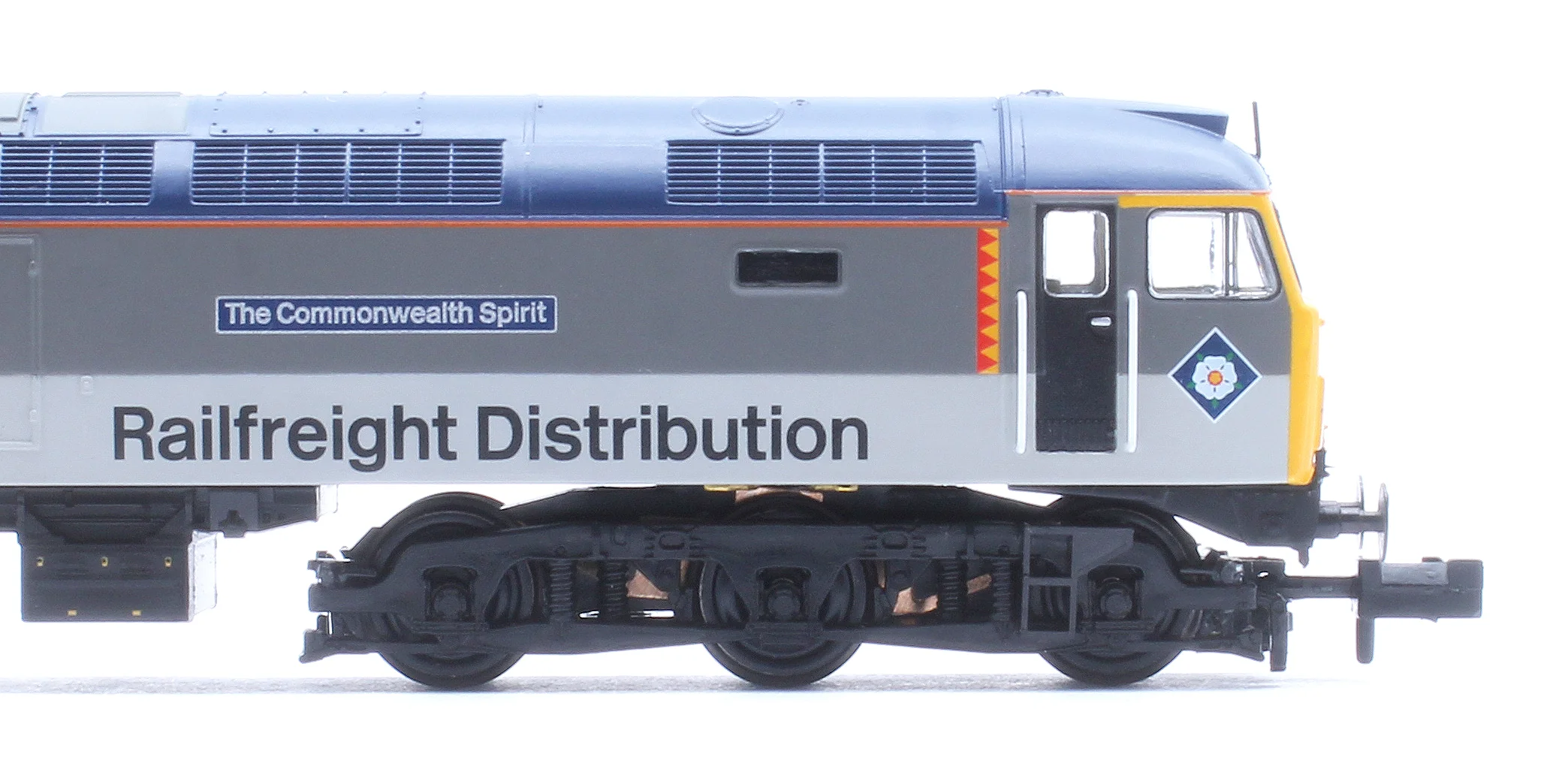 372-263 Class 47/4 47555 'The Commonwealth Spirit' BR RF Distribution European Diesel Locomotive - Image 7