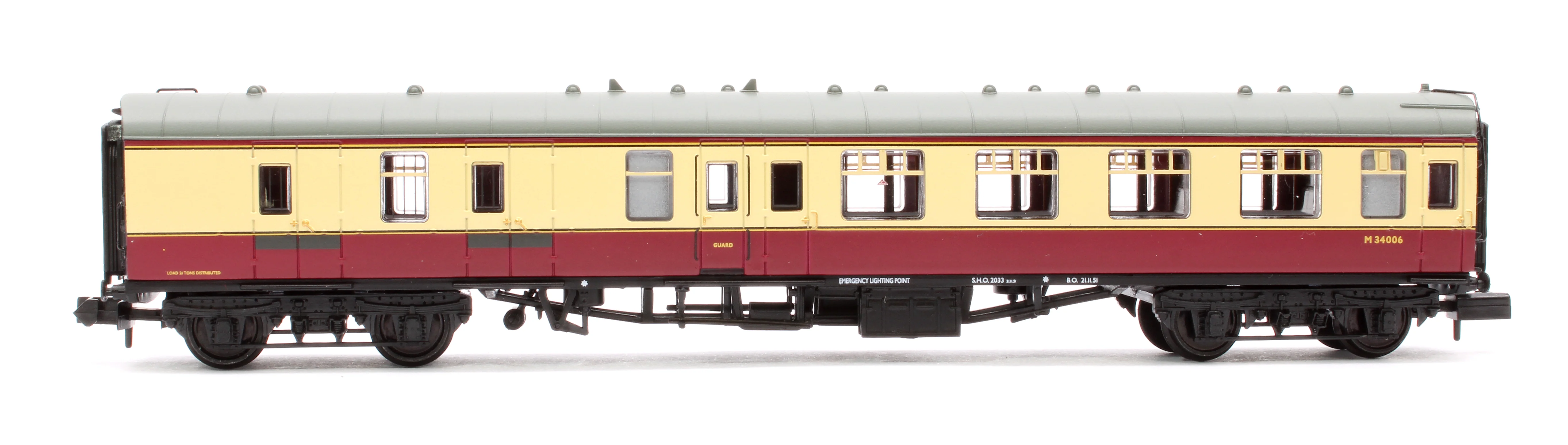 374-185E BR Mk1 BSK Brake Second Corridor BR Crimson & Cream No. M34006 - Image 2