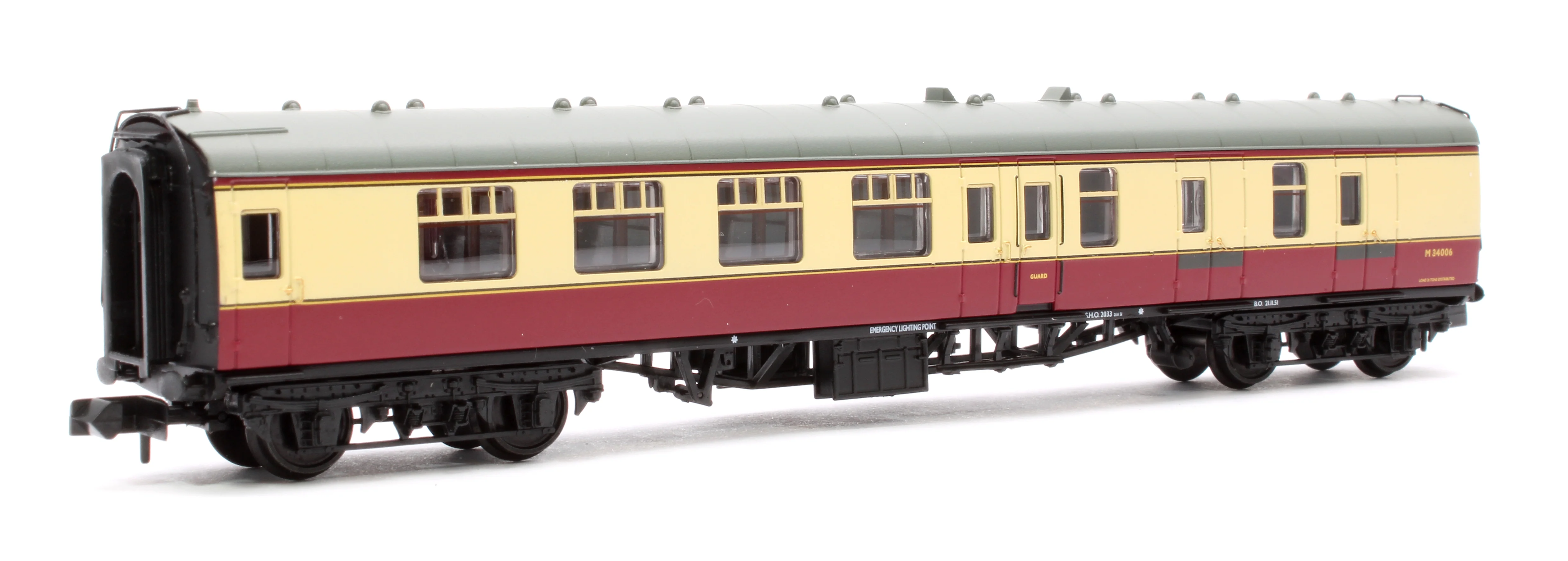 374-185E BR Mk1 BSK Brake Second Corridor BR Crimson & Cream No. M34006 - Image 3