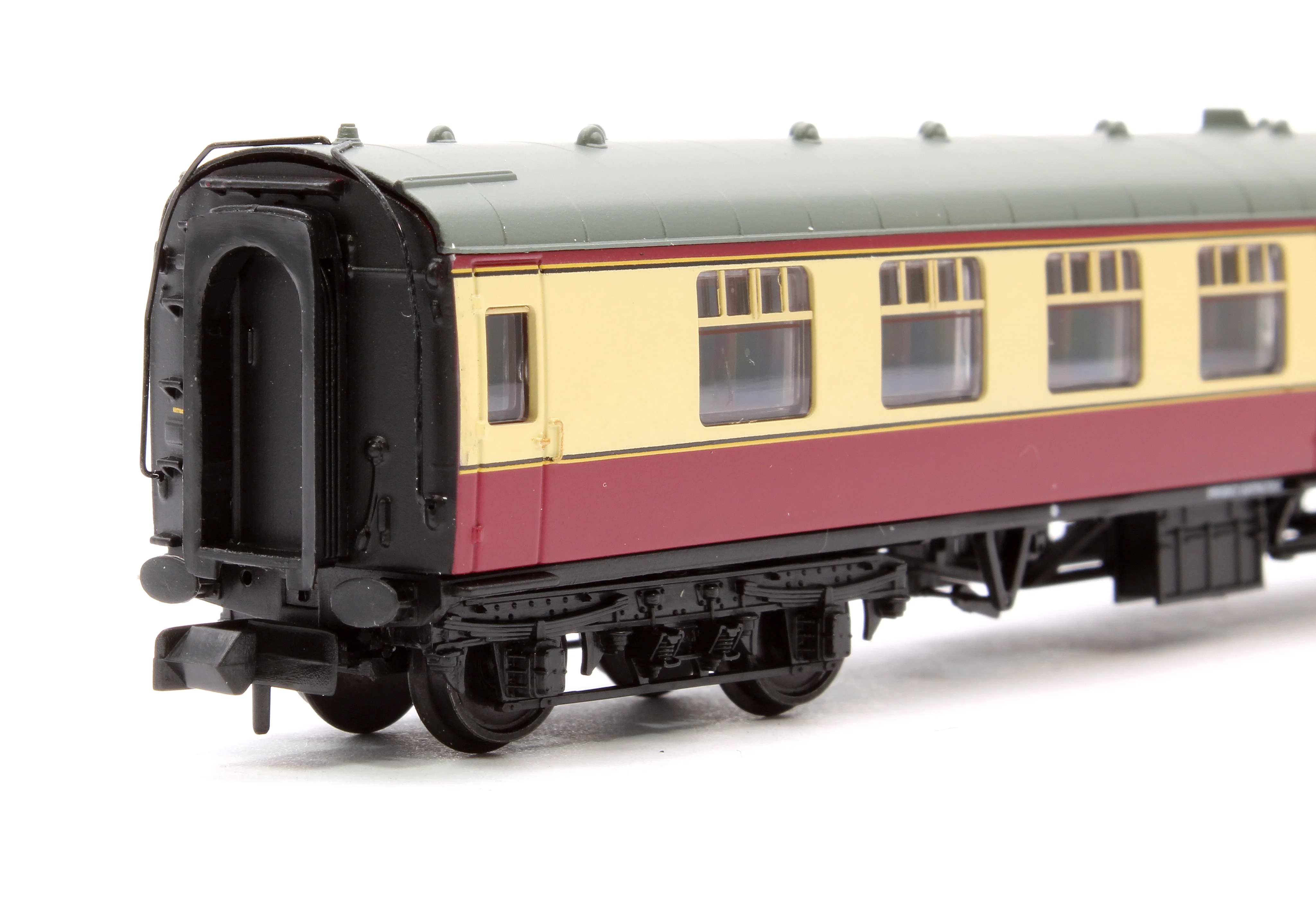 374-185E BR Mk1 BSK Brake Second Corridor BR Crimson & Cream No. M34006 - Image 5