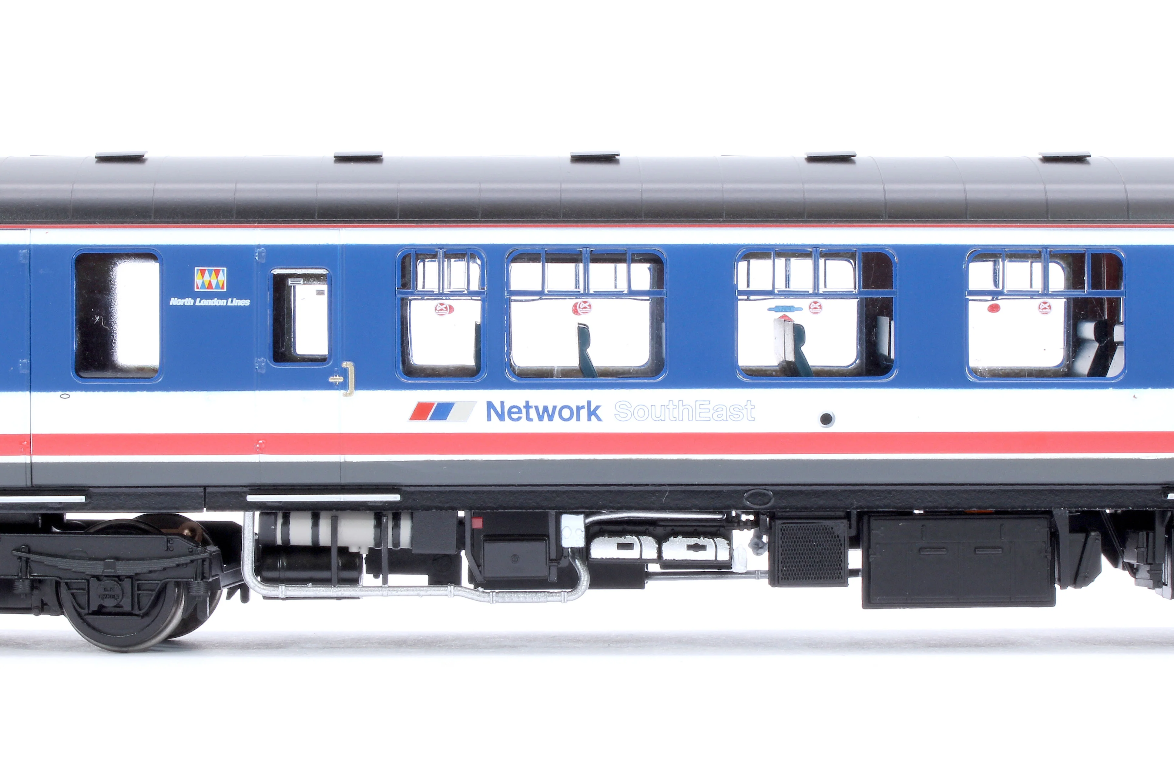 1458 Class 104 2 Car DMU L701 53437/53479 Revised Network SouthEast - Image 9