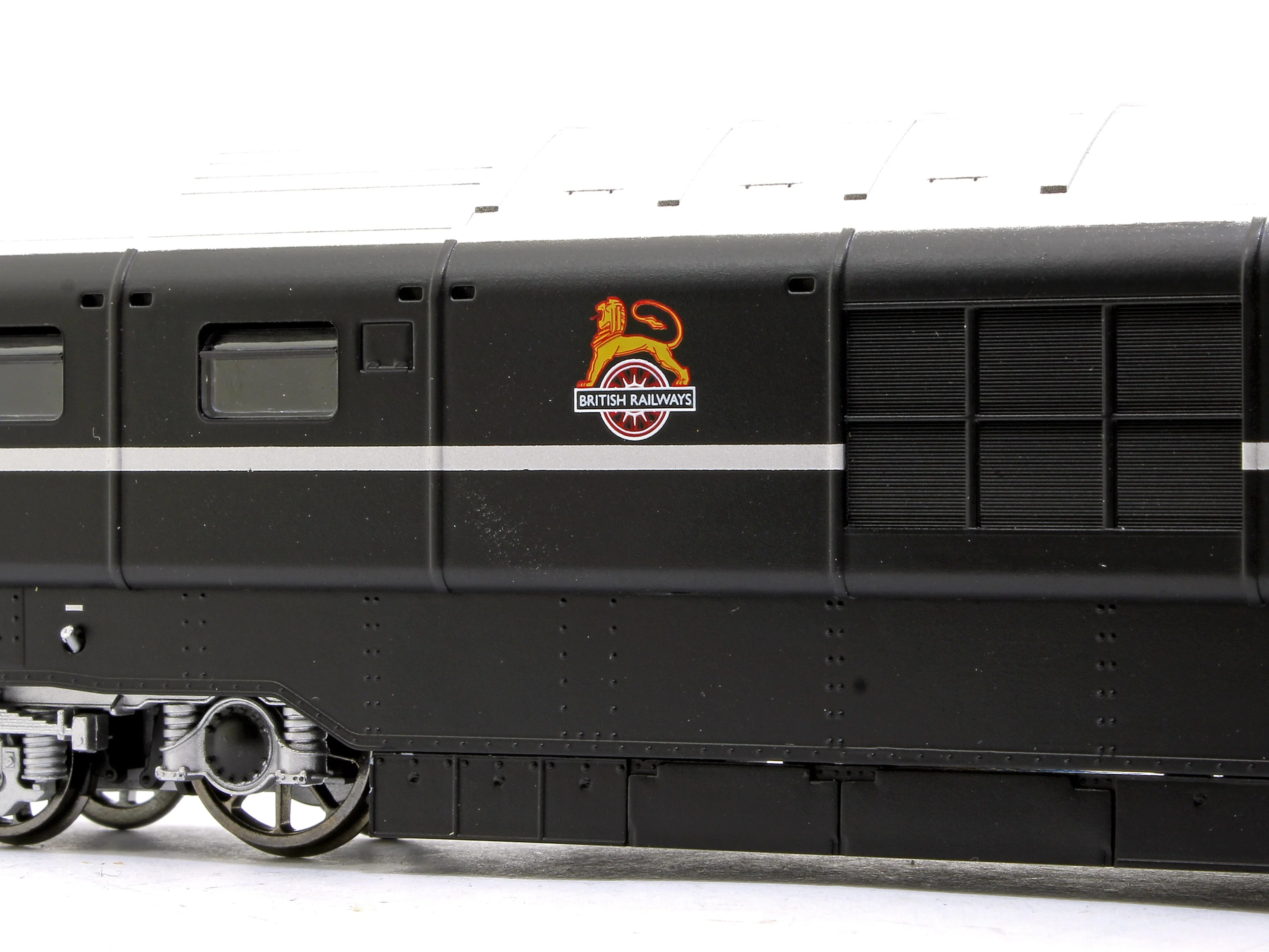 Pre-Owned BR Gas Turbine 18000 Class Locomotive BR Black with Silver Trim - DCC Fitted - Image 5