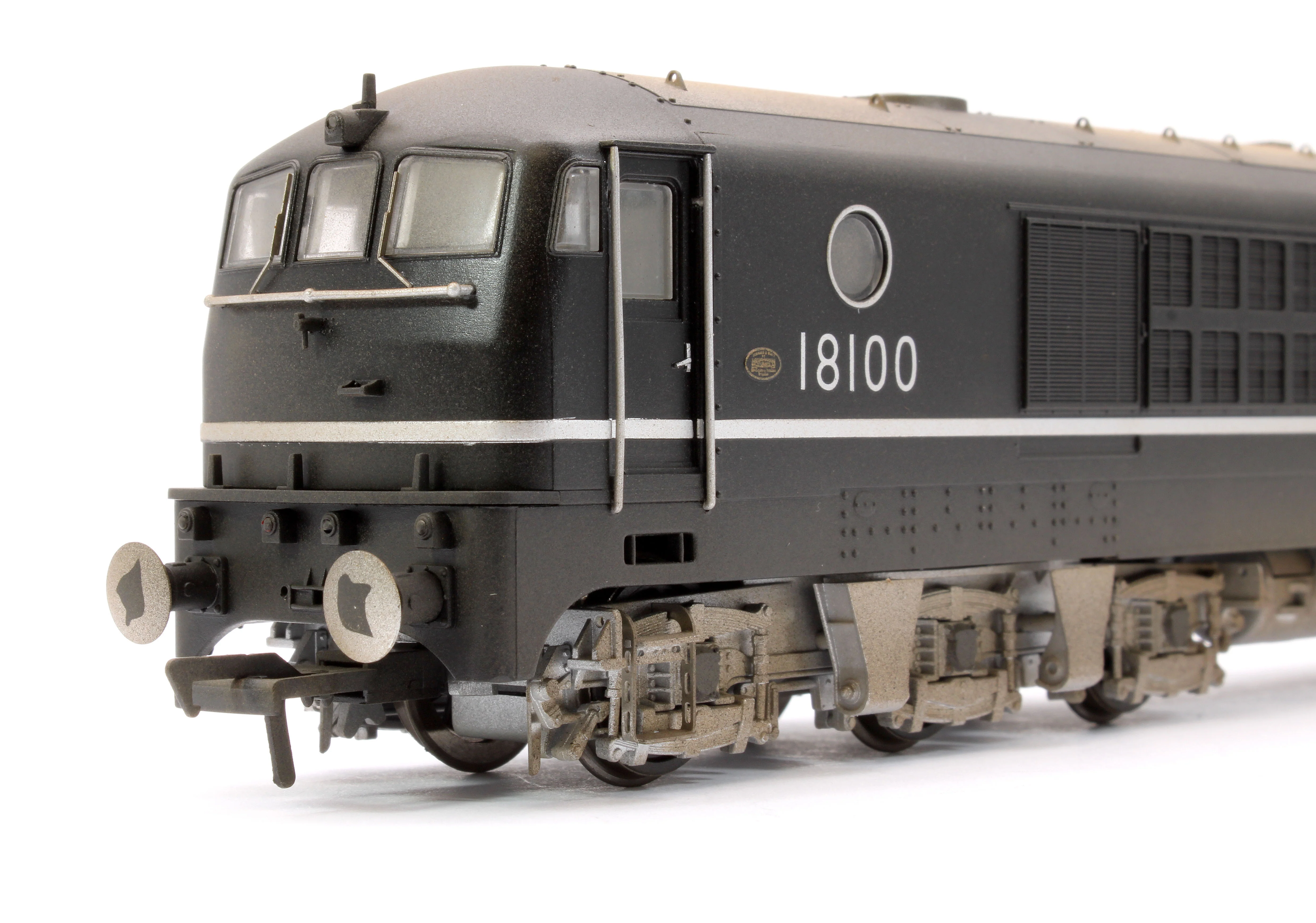 1810W Custom Weathered BR Gas Turbine 18100 Class in BR Black with Silver Trim (As Built 1951) Locomotive - Image 9