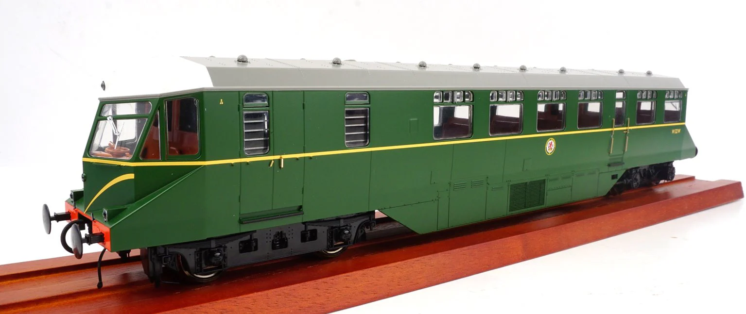 Pre-Owned 1904 GWR AEC ‘Razor Edge' Railcar BR green with speed whiskers (white cab roofs) No.W32W Diesel Locomotive - Image 2