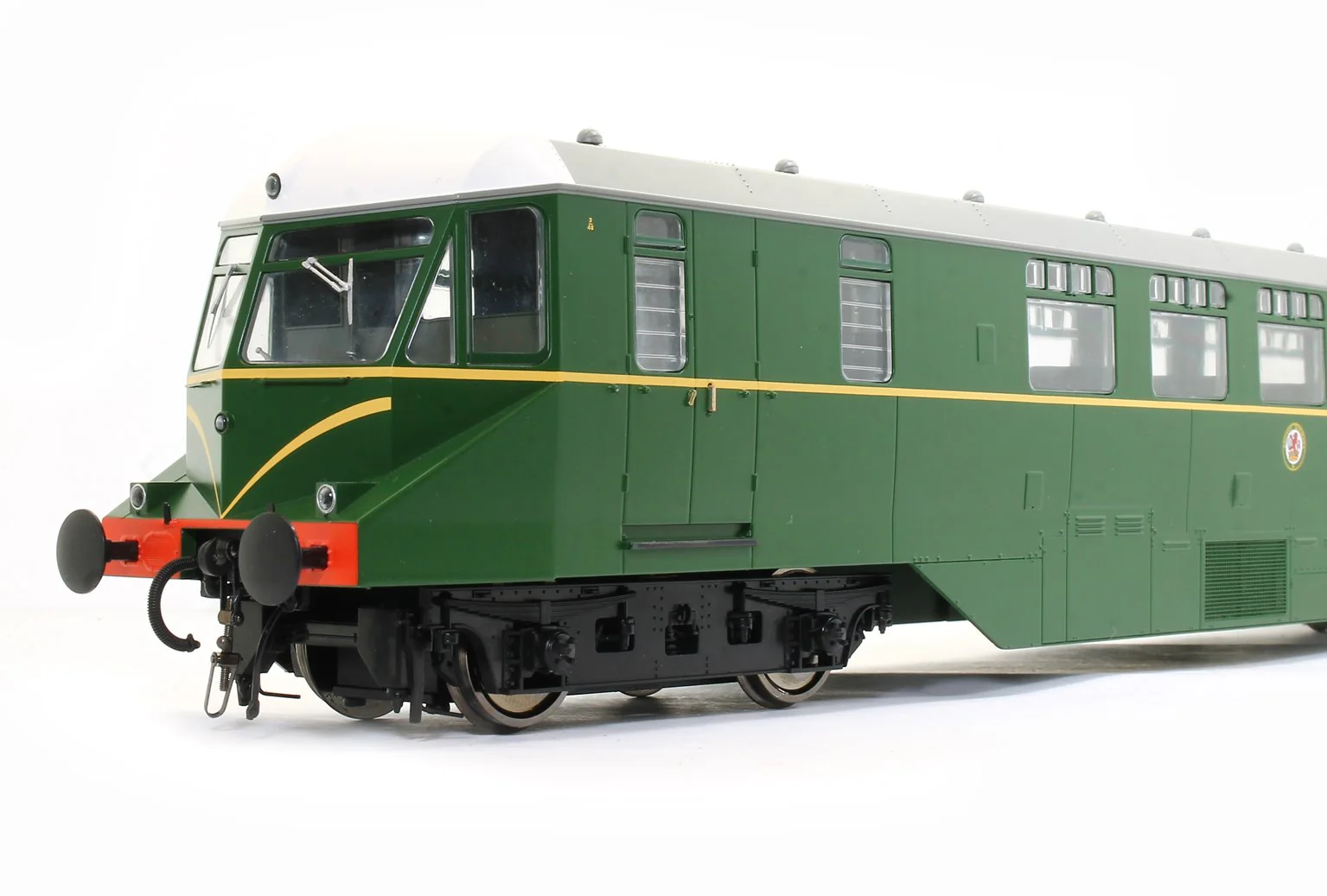Pre-Owned 1904 GWR AEC ‘Razor Edge' Railcar BR green with speed whiskers (white cab roofs) No.W32W Diesel Locomotive - Image 5